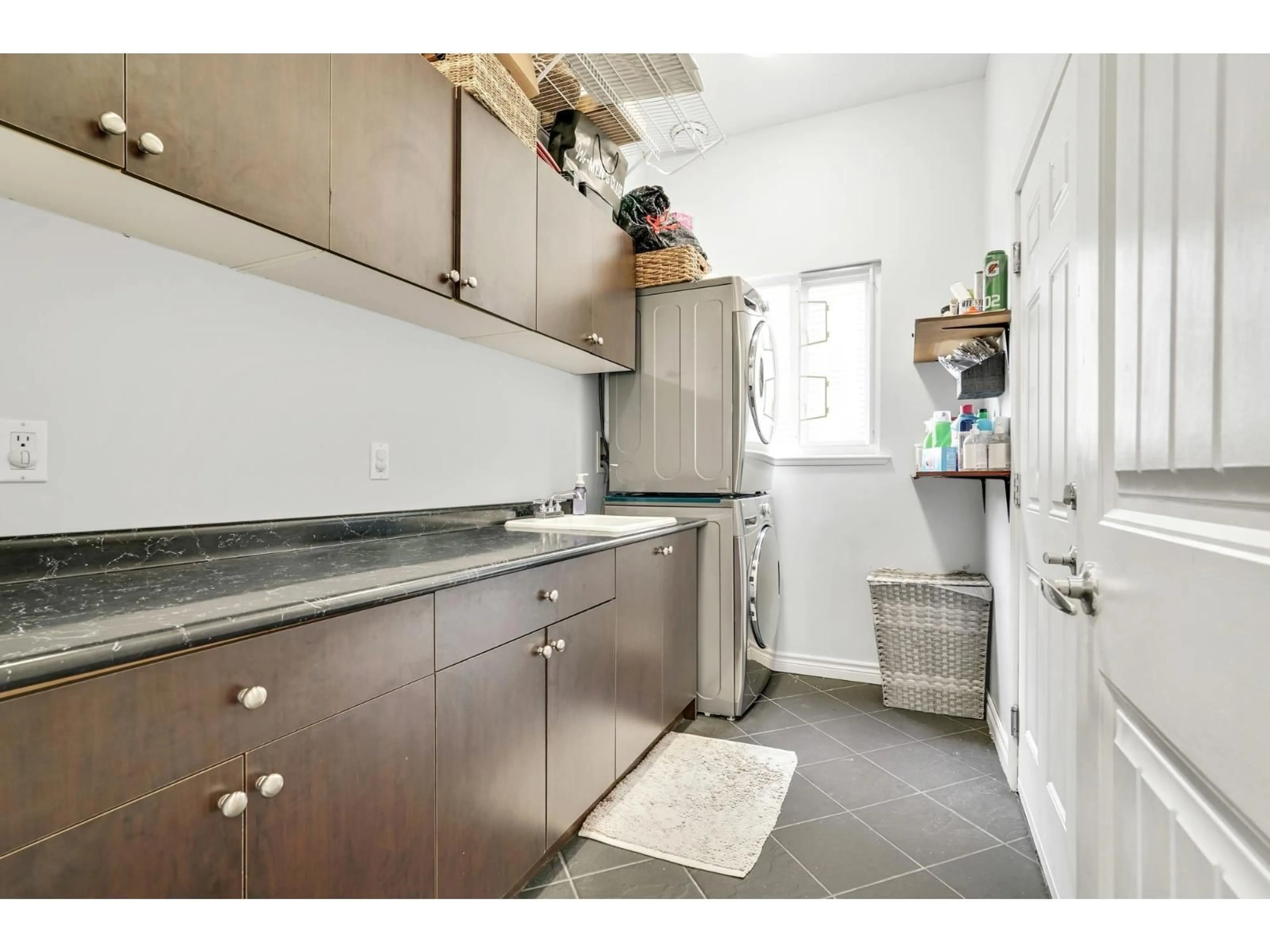 Standard kitchen, unknown for 14867 76A AVE, Surrey British Columbia V3S1S3