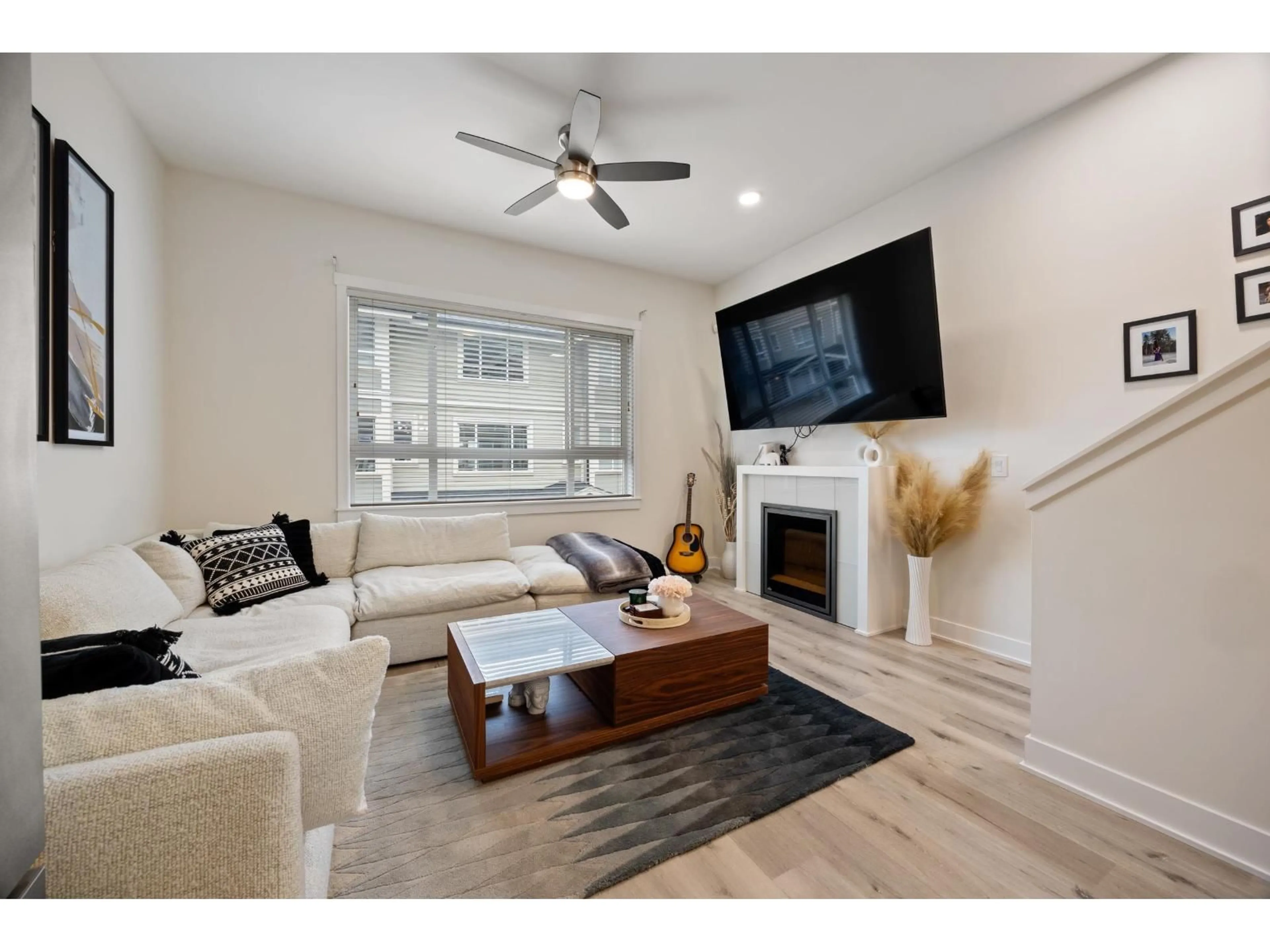 Living room with furniture, unknown for 57 - 2955 156, Surrey British Columbia V3Z2W8