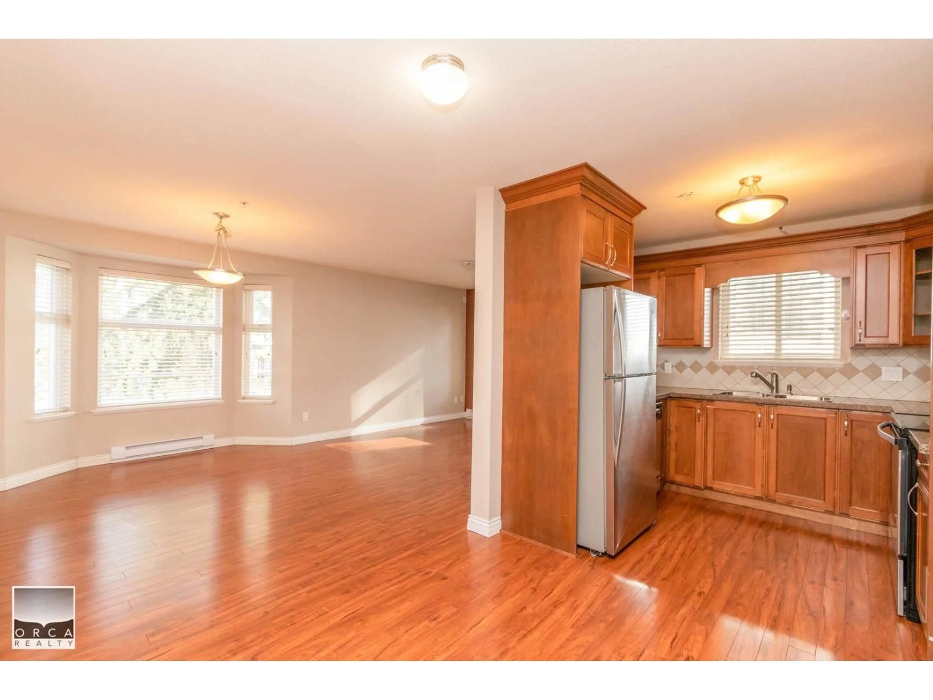 Open concept kitchen, wood/laminate floor for 306 - 10289 133, Surrey British Columbia V3T0B1