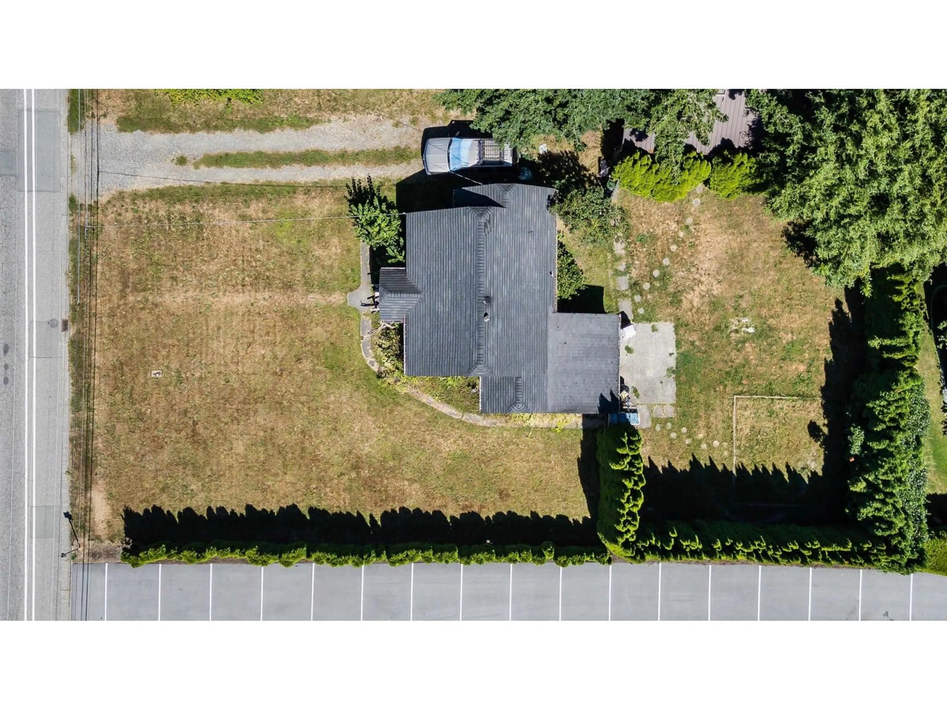 A pic from outside/outdoor area/front of a property/back of a property/a pic from drone, street for 9438 BROADWAY STREET, Chilliwack British Columbia V2P5T9