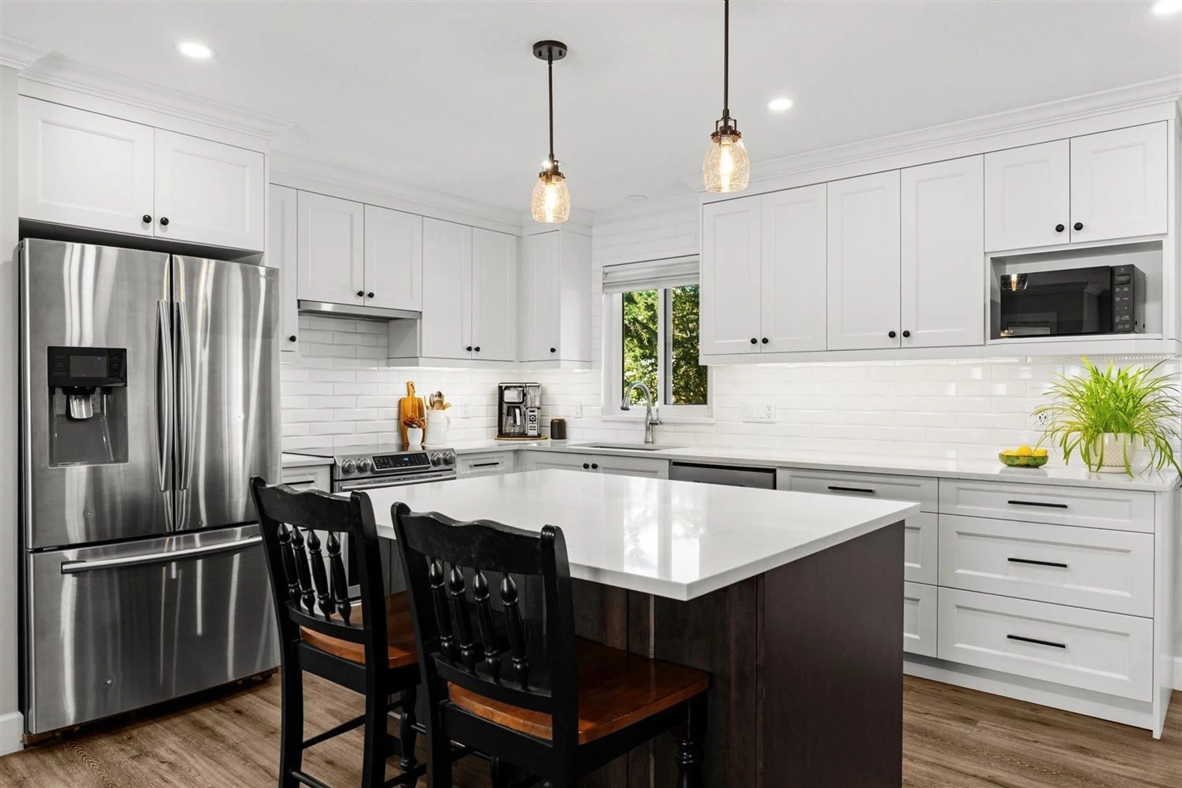 Open concept kitchen, unknown for 8957 213, Langley British Columbia V1M1Z5