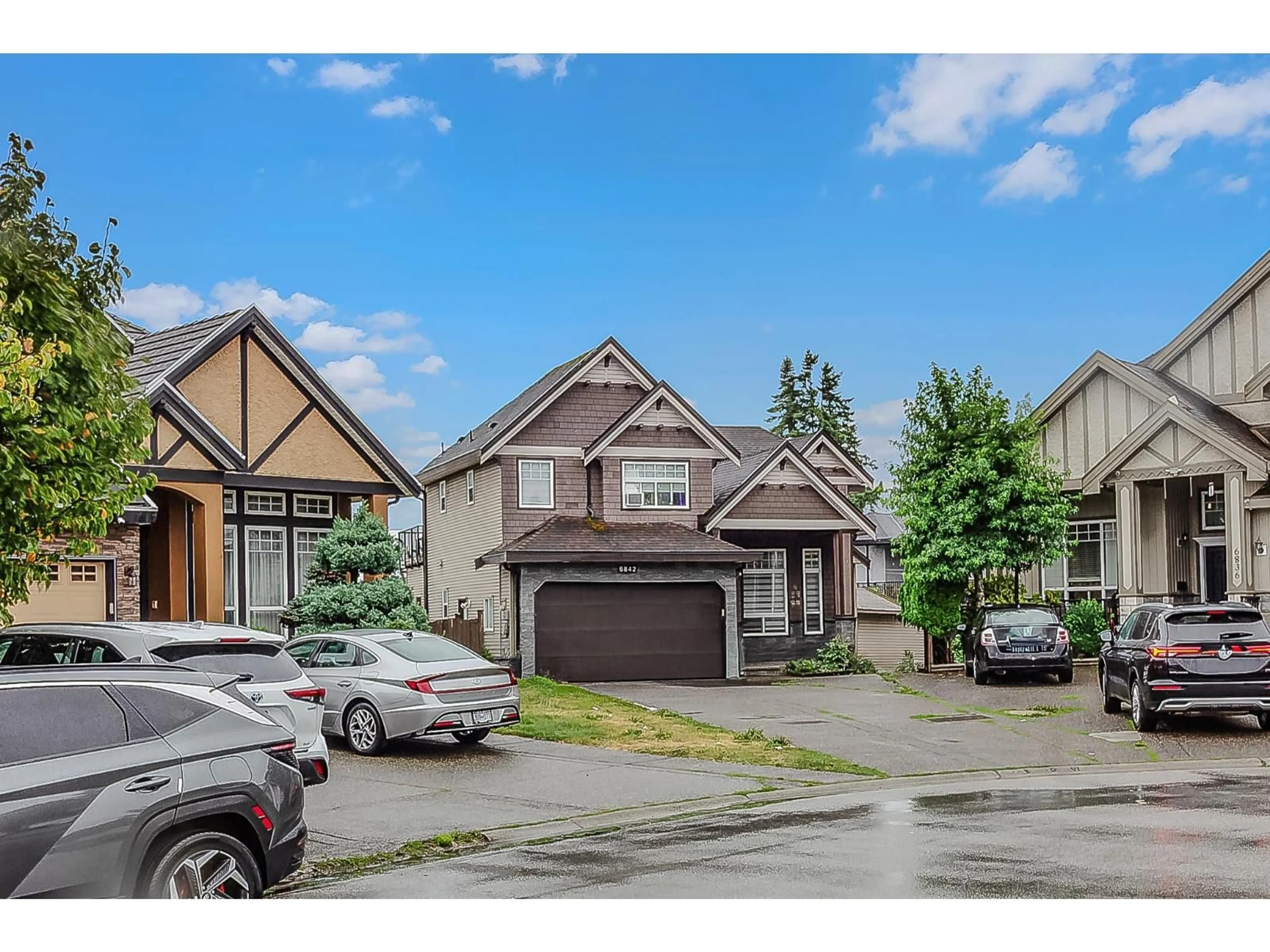 A pic from outside/outdoor area/front of a property/back of a property/a pic from drone, street for 6842 131, Surrey British Columbia V3W1R8