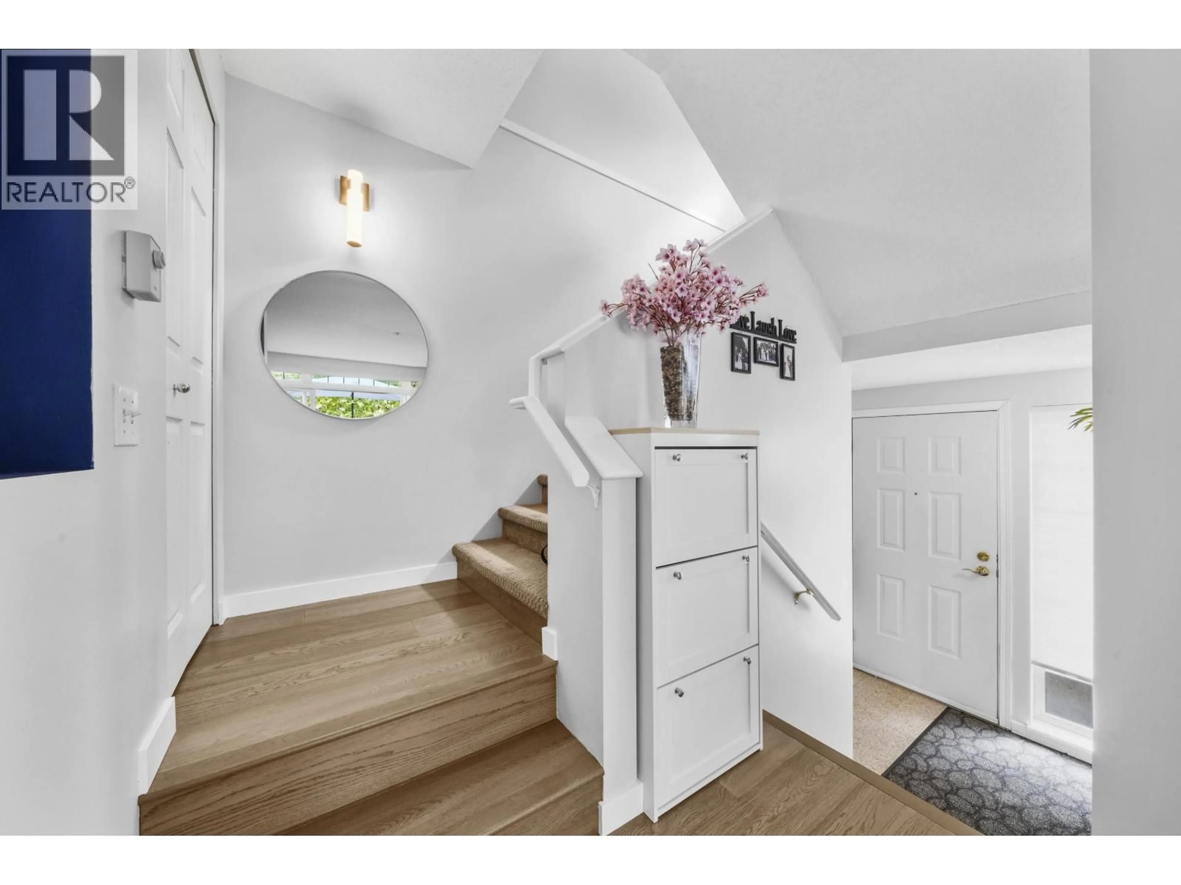 Indoor entryway for 66 - 2422 HAWTHORNE AVENUE, Port Coquitlam British Columbia V3C6K7