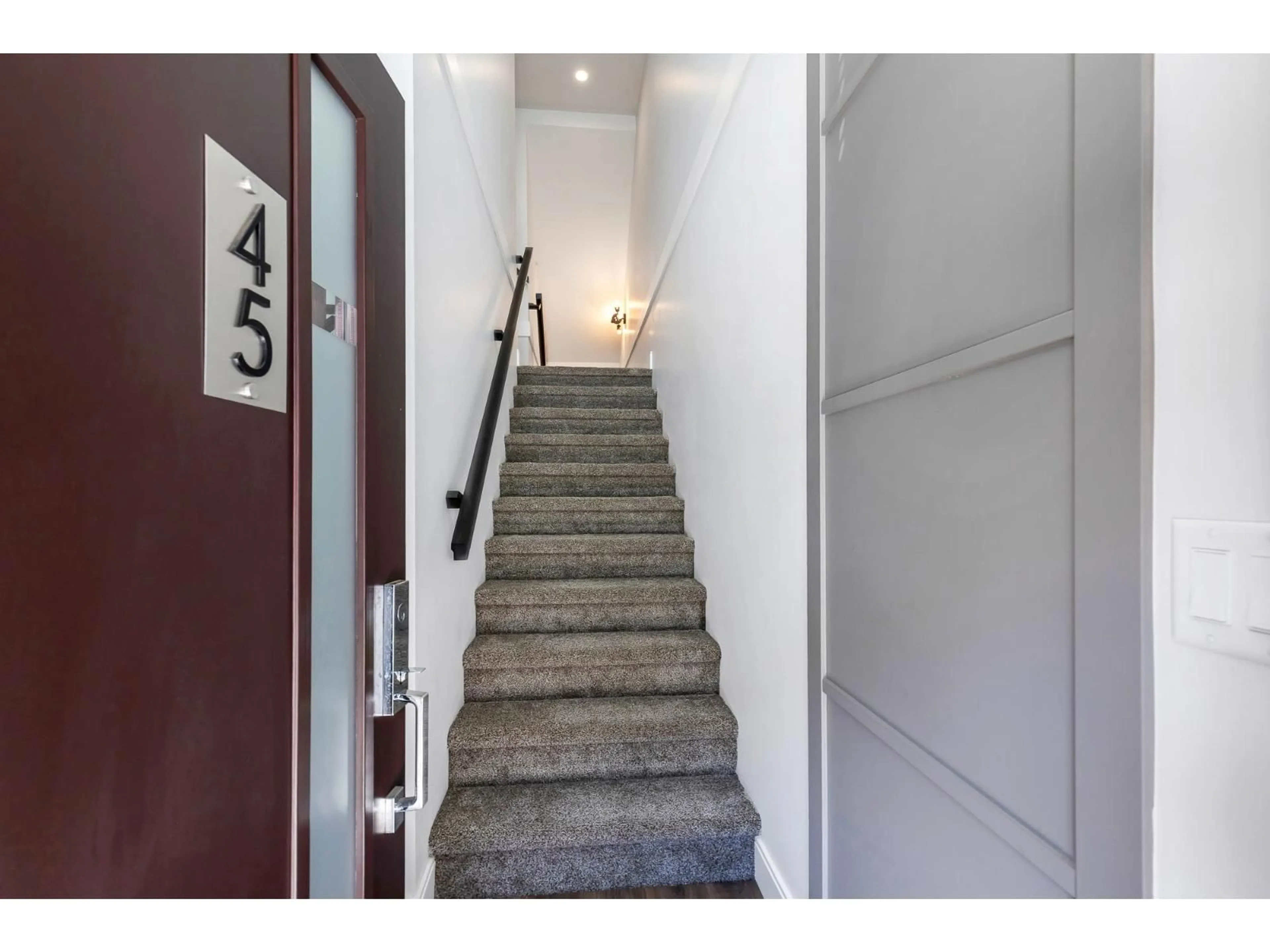 Indoor foyer for 45 - 33209 CHERRY, Mission British Columbia V2V2V3