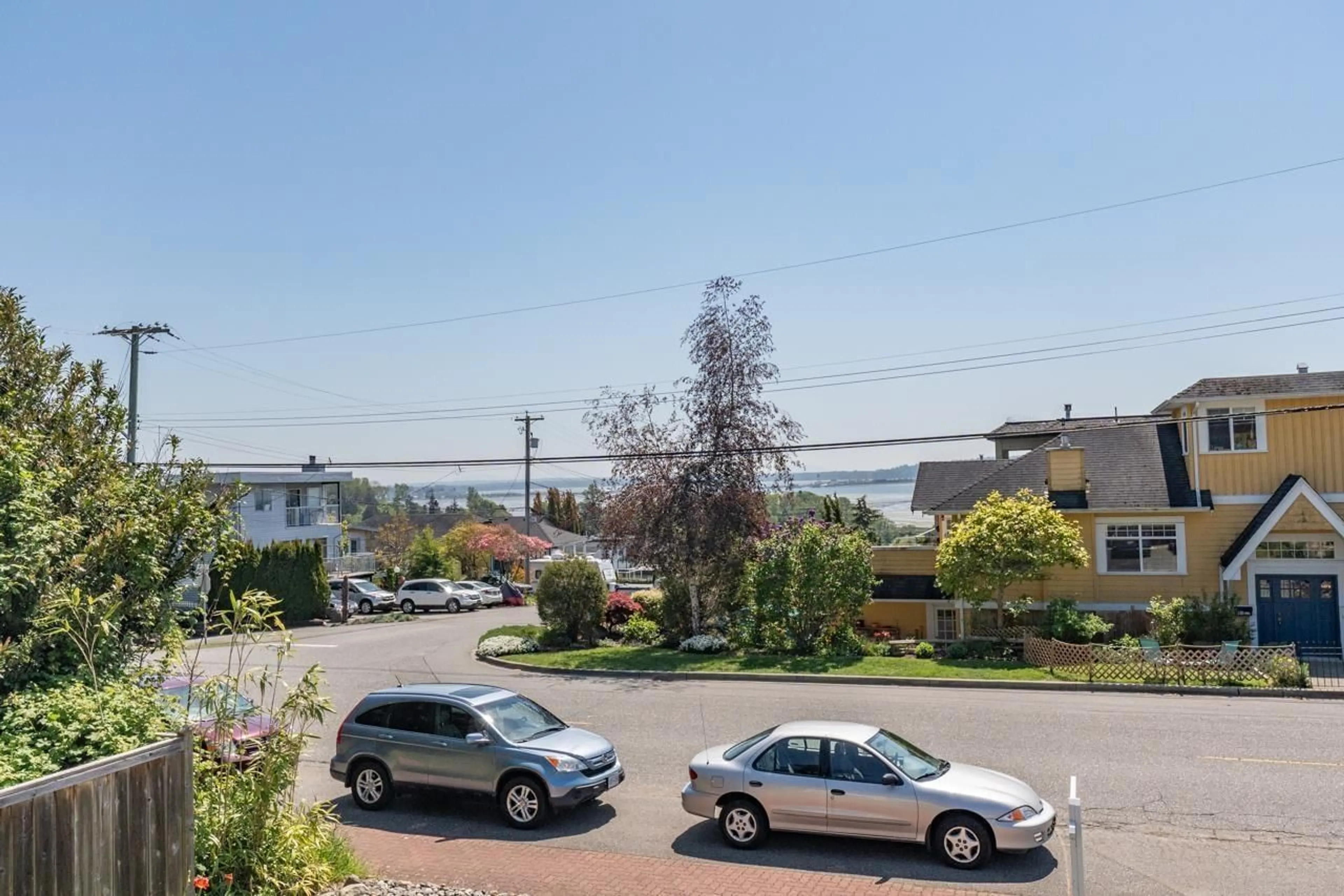 A pic from outside/outdoor area/front of a property/back of a property/a pic from drone, unknown for 15837 PACIFIC, White Rock British Columbia V4B1S8