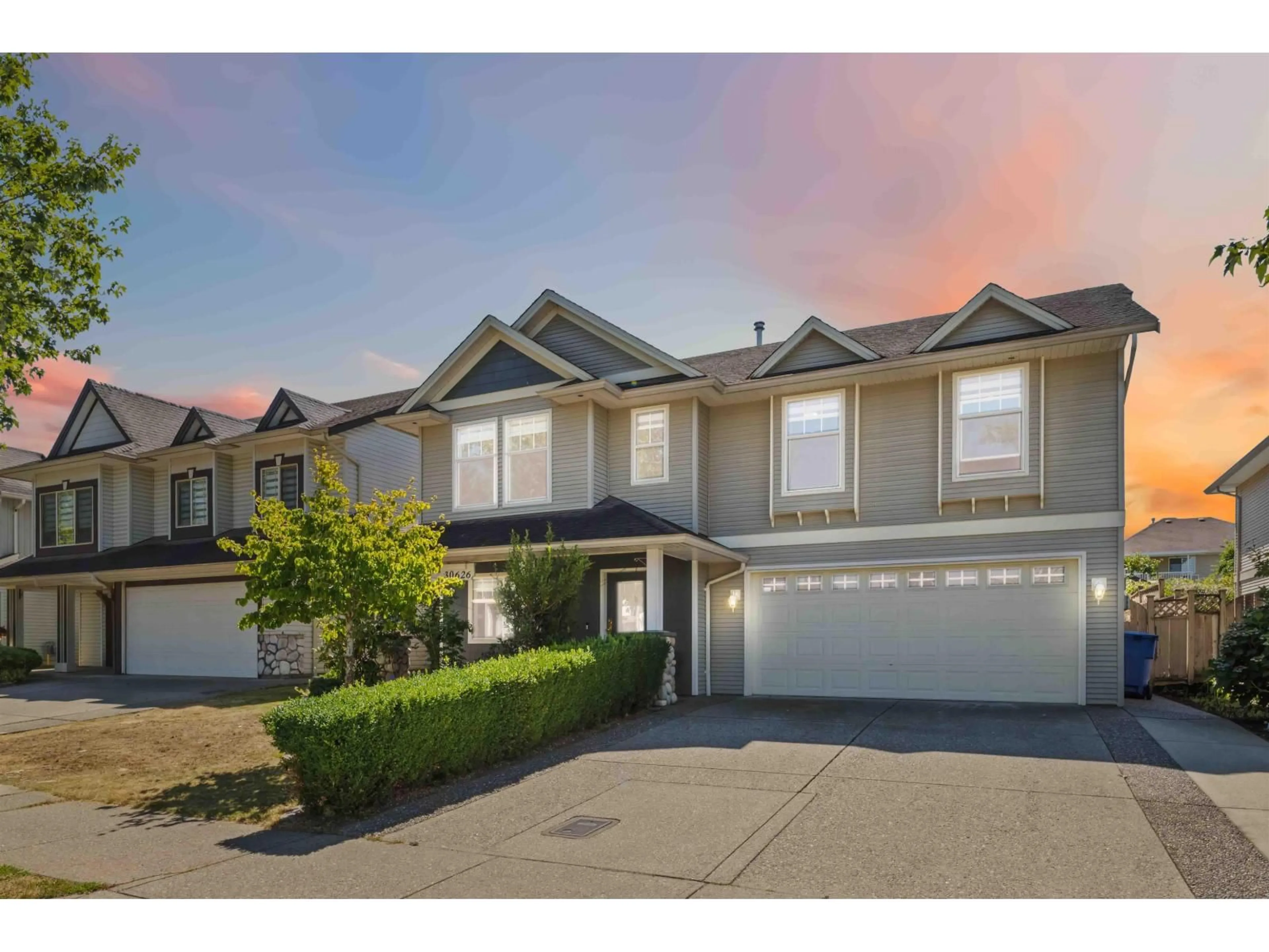 Home with vinyl exterior material, street for 30626 CRESTVIEW, Abbotsford British Columbia V2T6T5