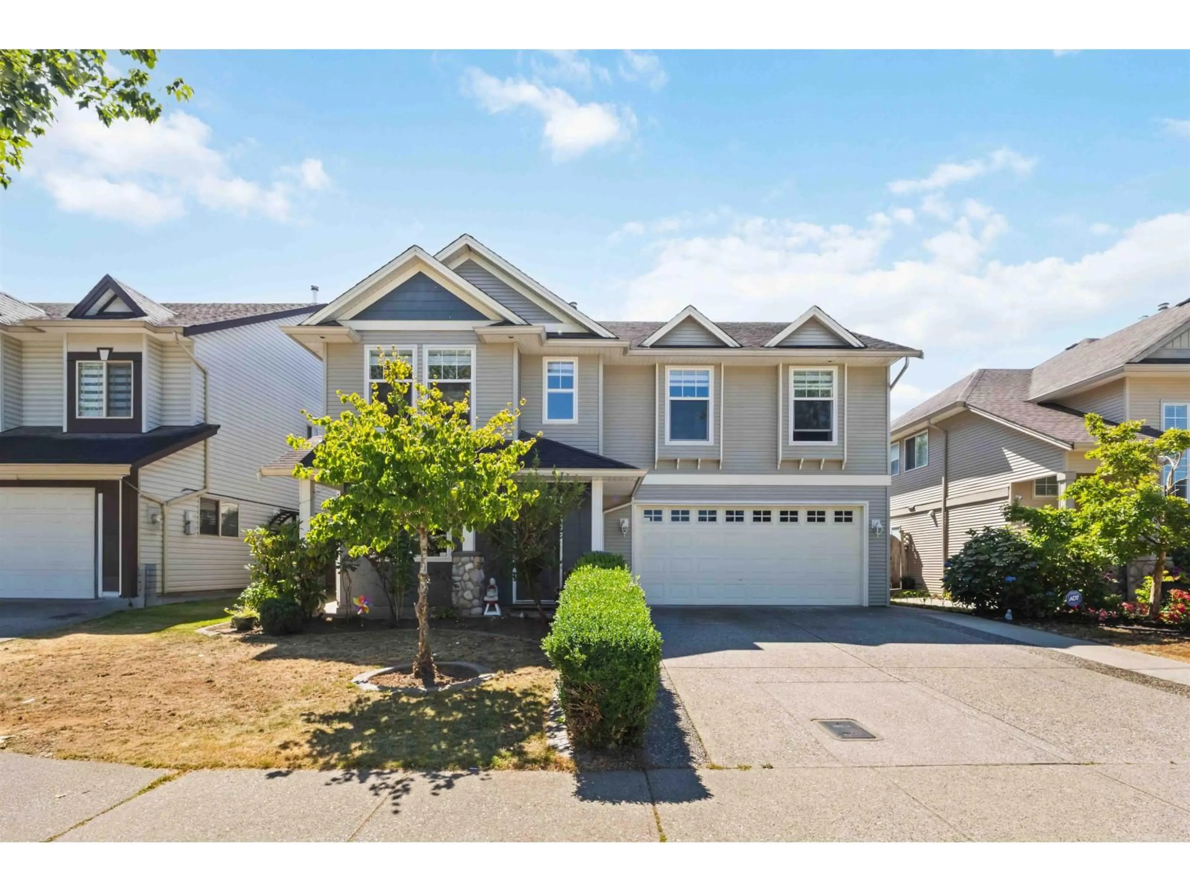 Home with vinyl exterior material, street for 30626 CRESTVIEW, Abbotsford British Columbia V2T6T5