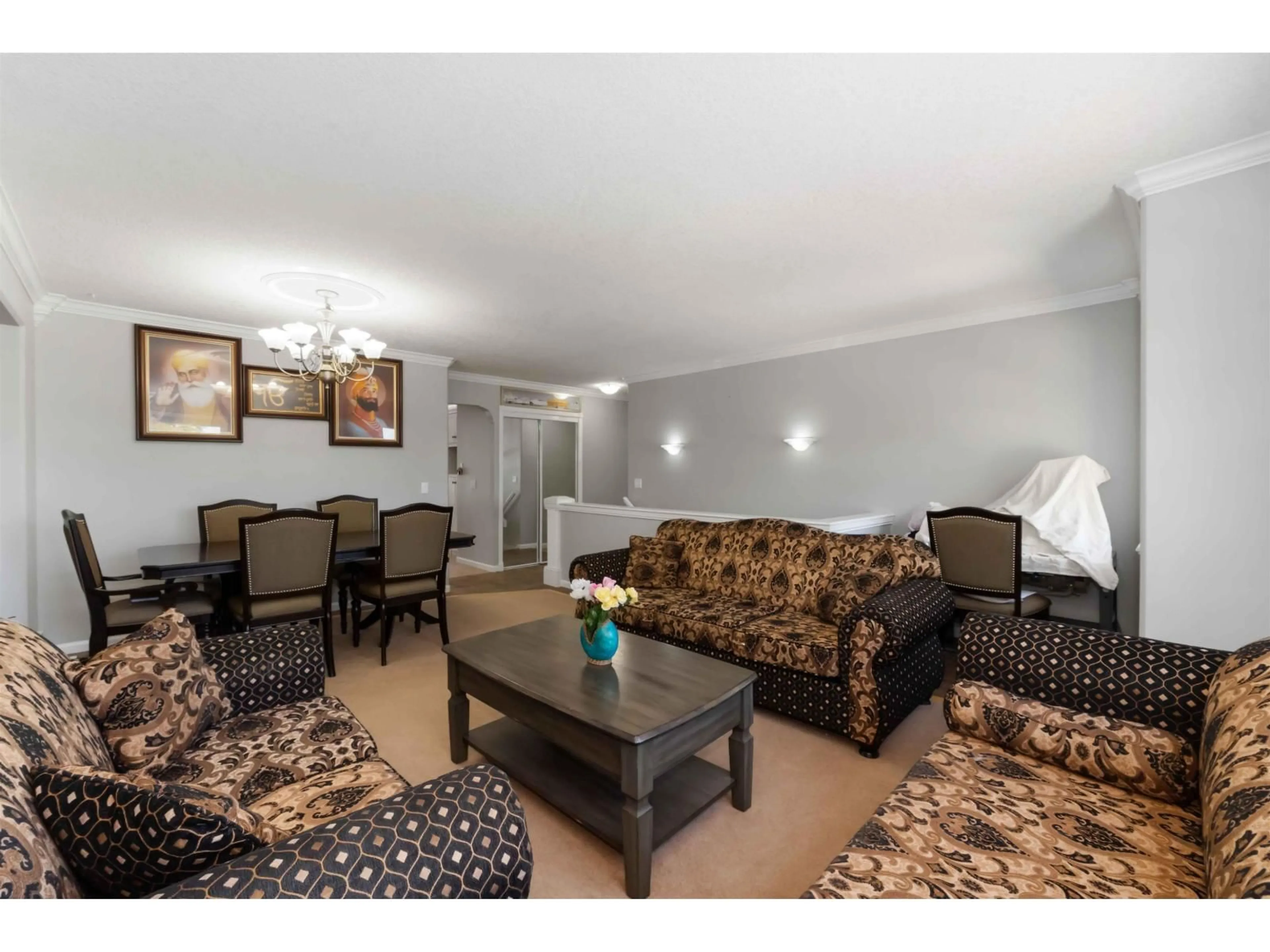 Living room with furniture, wood/laminate floor for 30626 CRESTVIEW, Abbotsford British Columbia V2T6T5