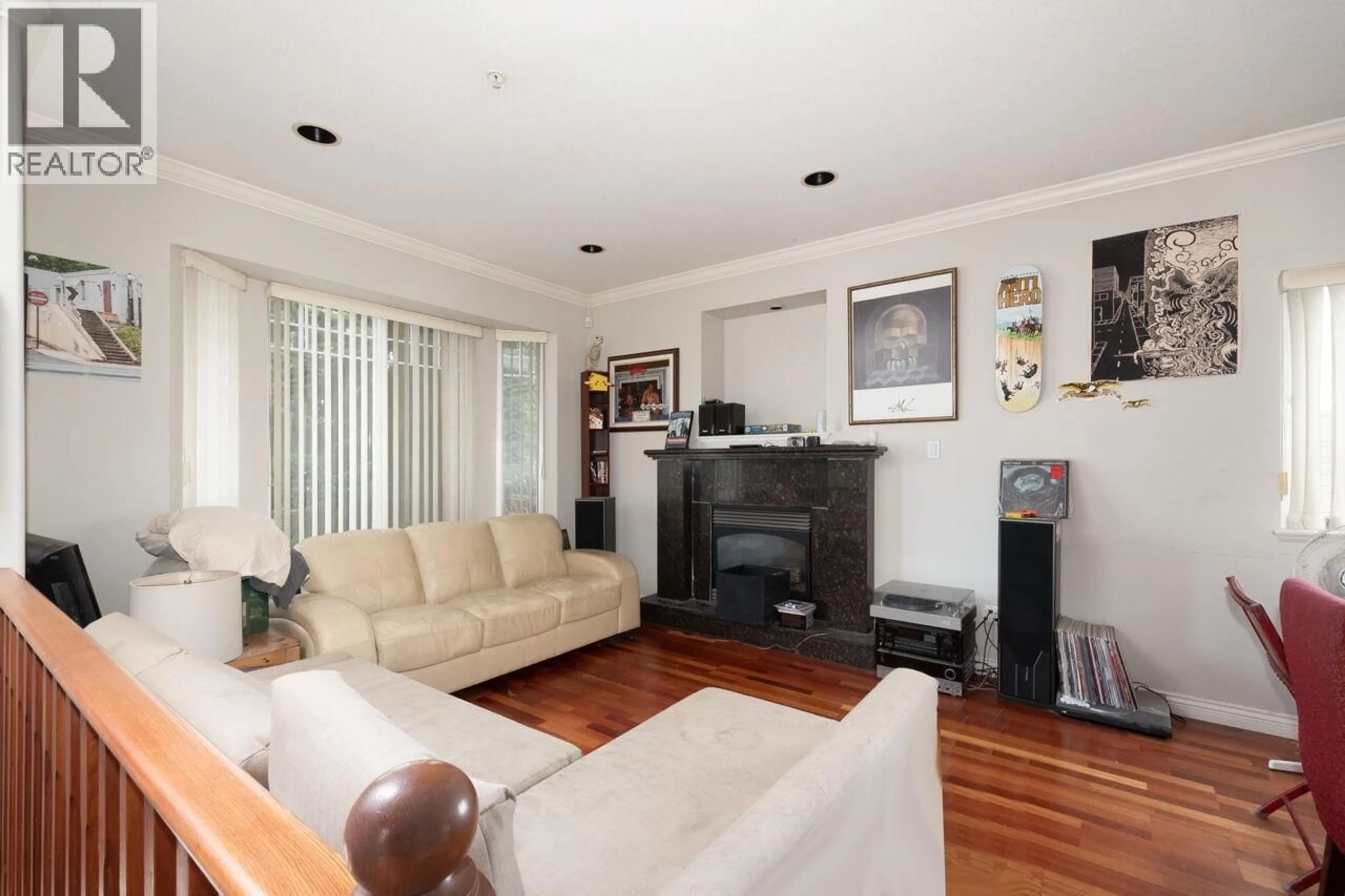 Living room with furniture, wood/laminate floor for 2870 MCGILL STREET, Vancouver British Columbia V5K1H6