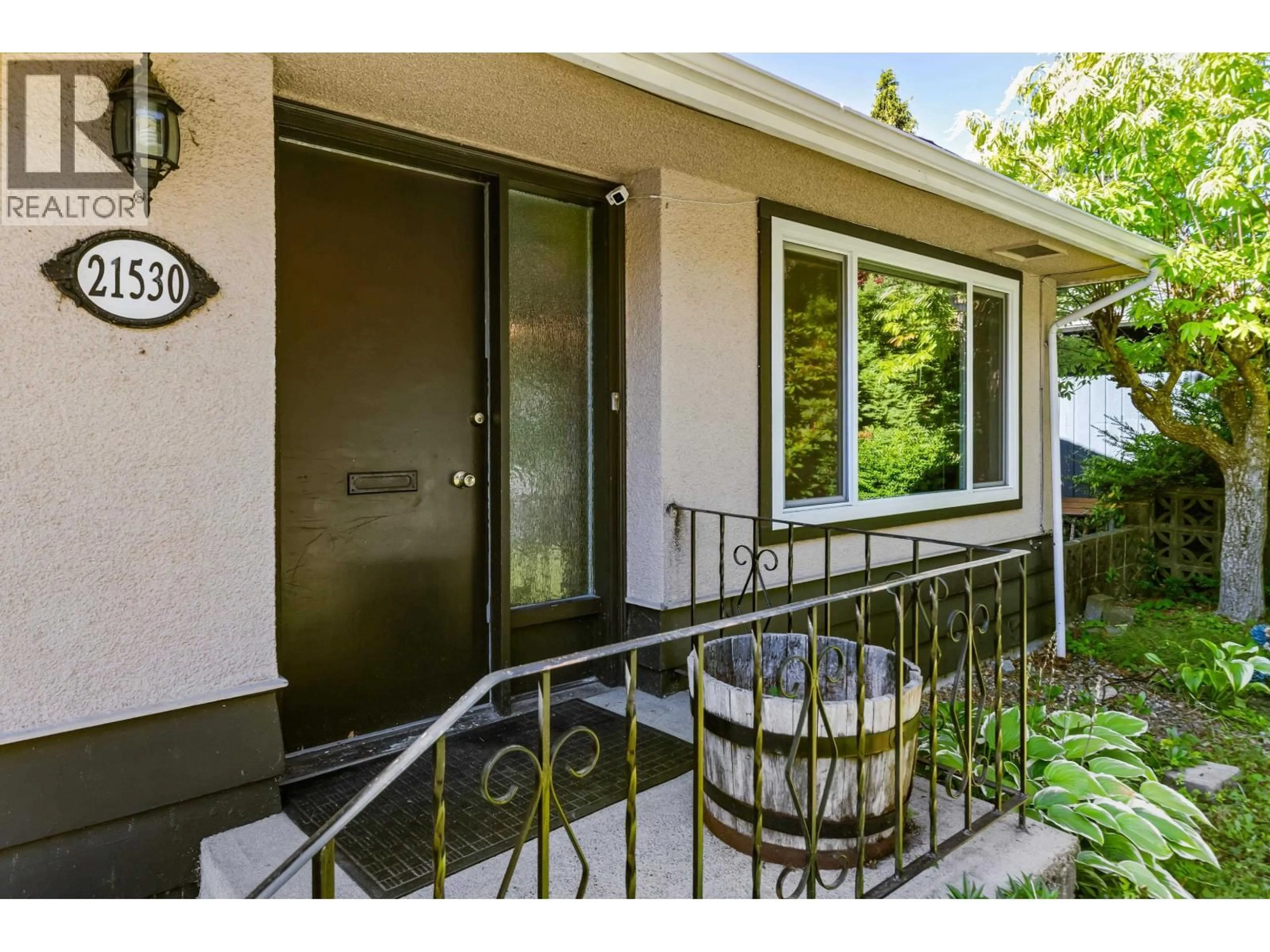 Indoor entryway for 21530 123 AVENUE, Maple Ridge British Columbia V2X4C2