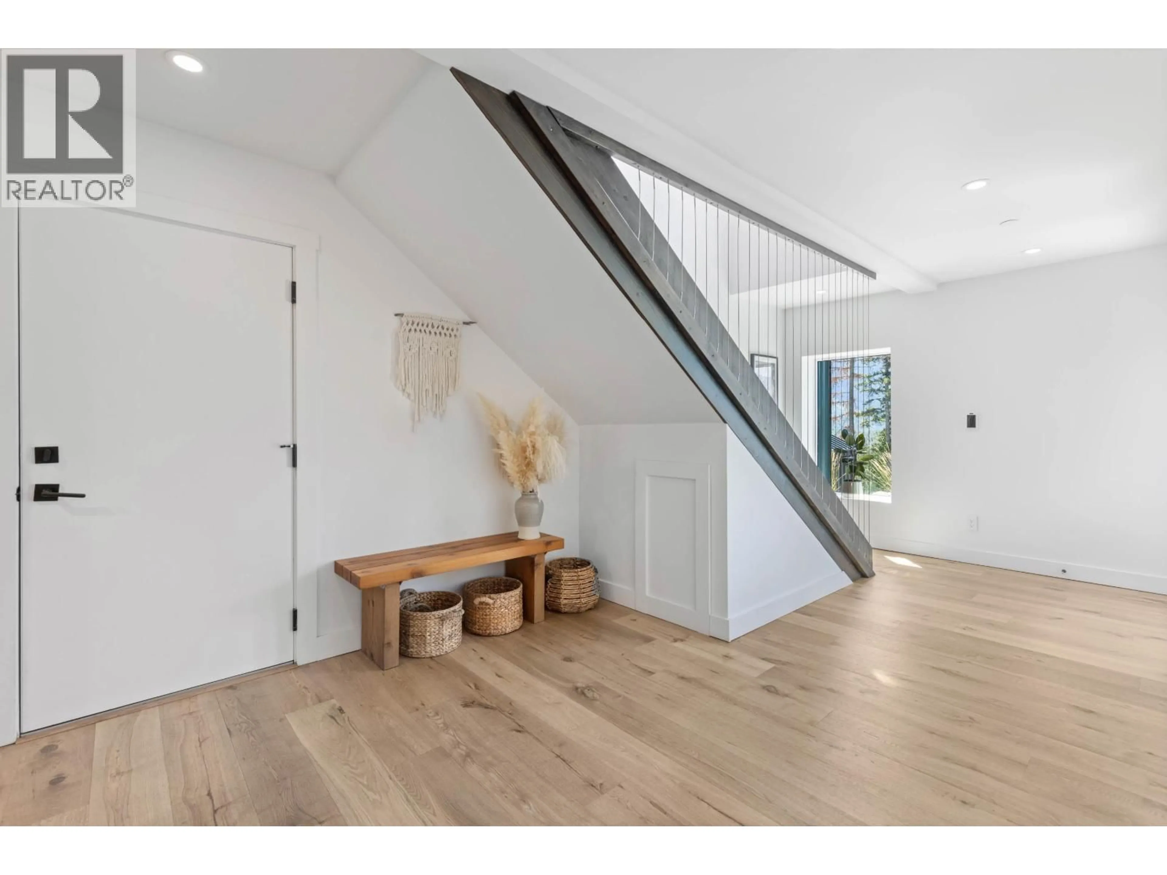 Indoor entryway for 7676 CERULEAN DRIVE, Pemberton British Columbia V0N2L3
