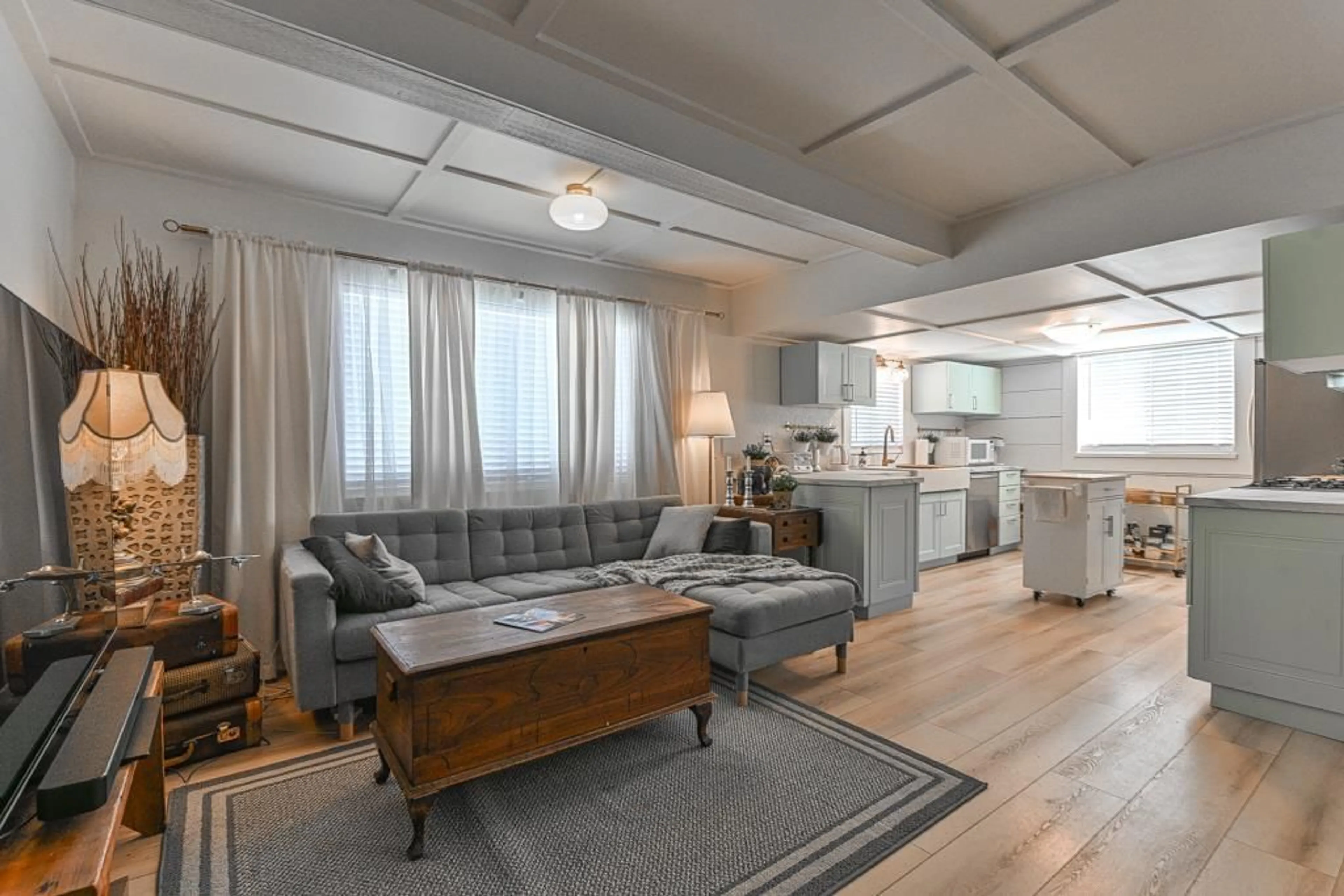 Living room with furniture, wood/laminate floor for 2 - 41711 TAYLOR, Mission British Columbia V0M1G0