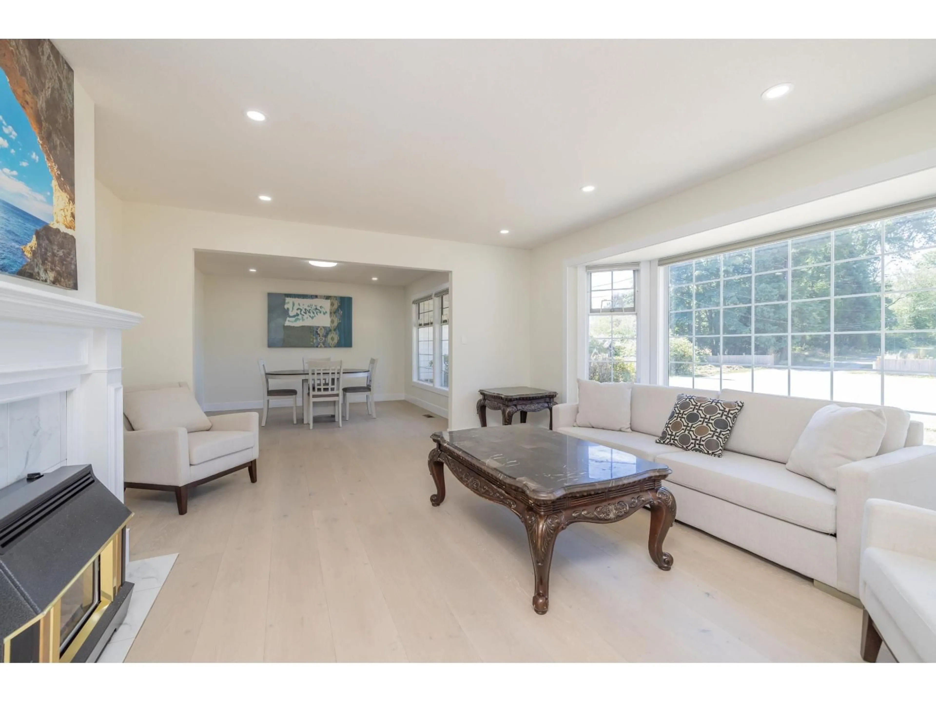 Living room with furniture, ceramic/tile floor for 1160 264, Langley British Columbia V4W2S4