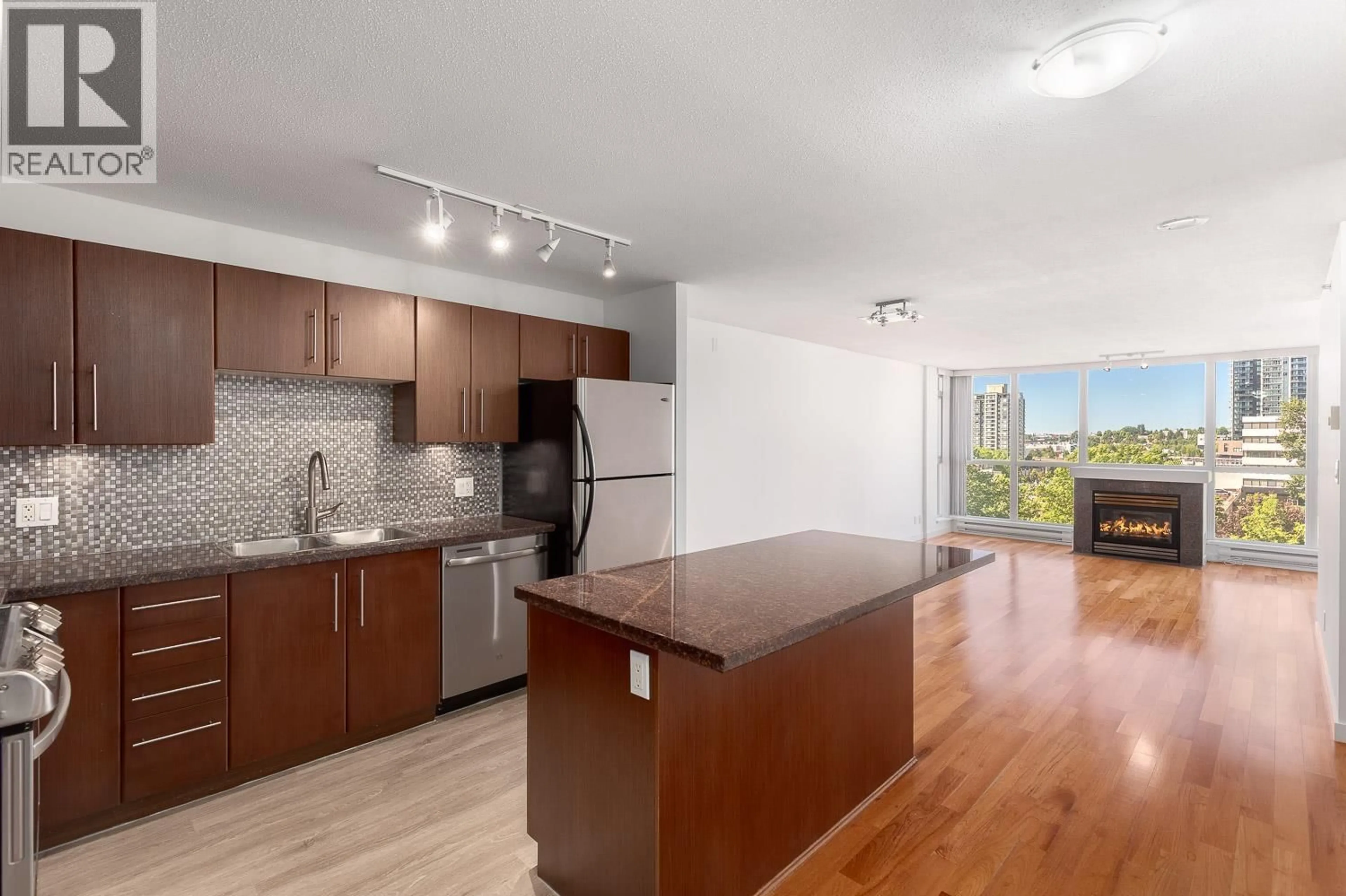 Open concept kitchen, wood/laminate floor for 604 - 2138 MADISON AVENUE, Burnaby British Columbia V5C6T6
