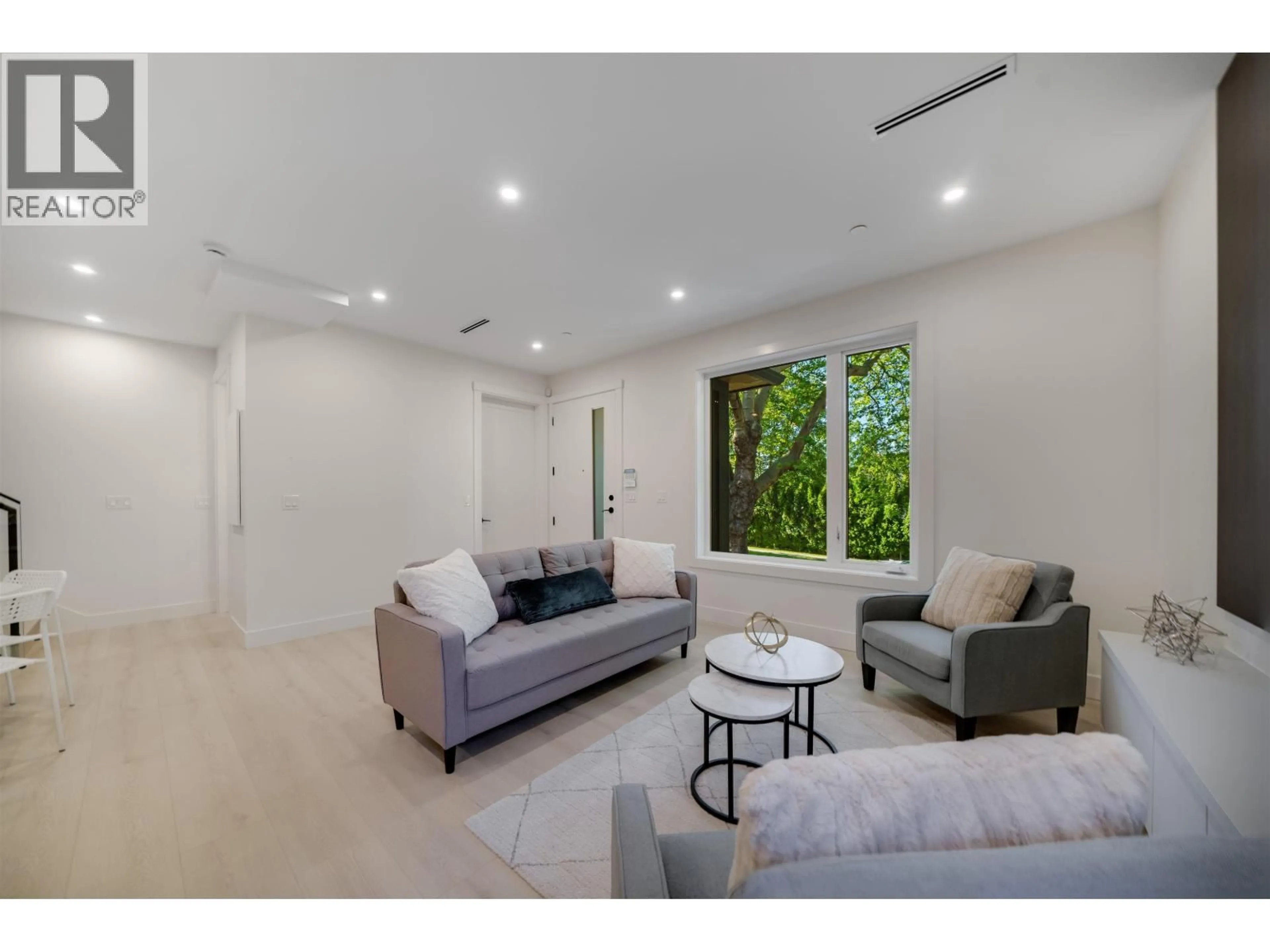 Living room with furniture, unknown for 1 - 3836 8TH AVENUE, Vancouver British Columbia V6R1Z4