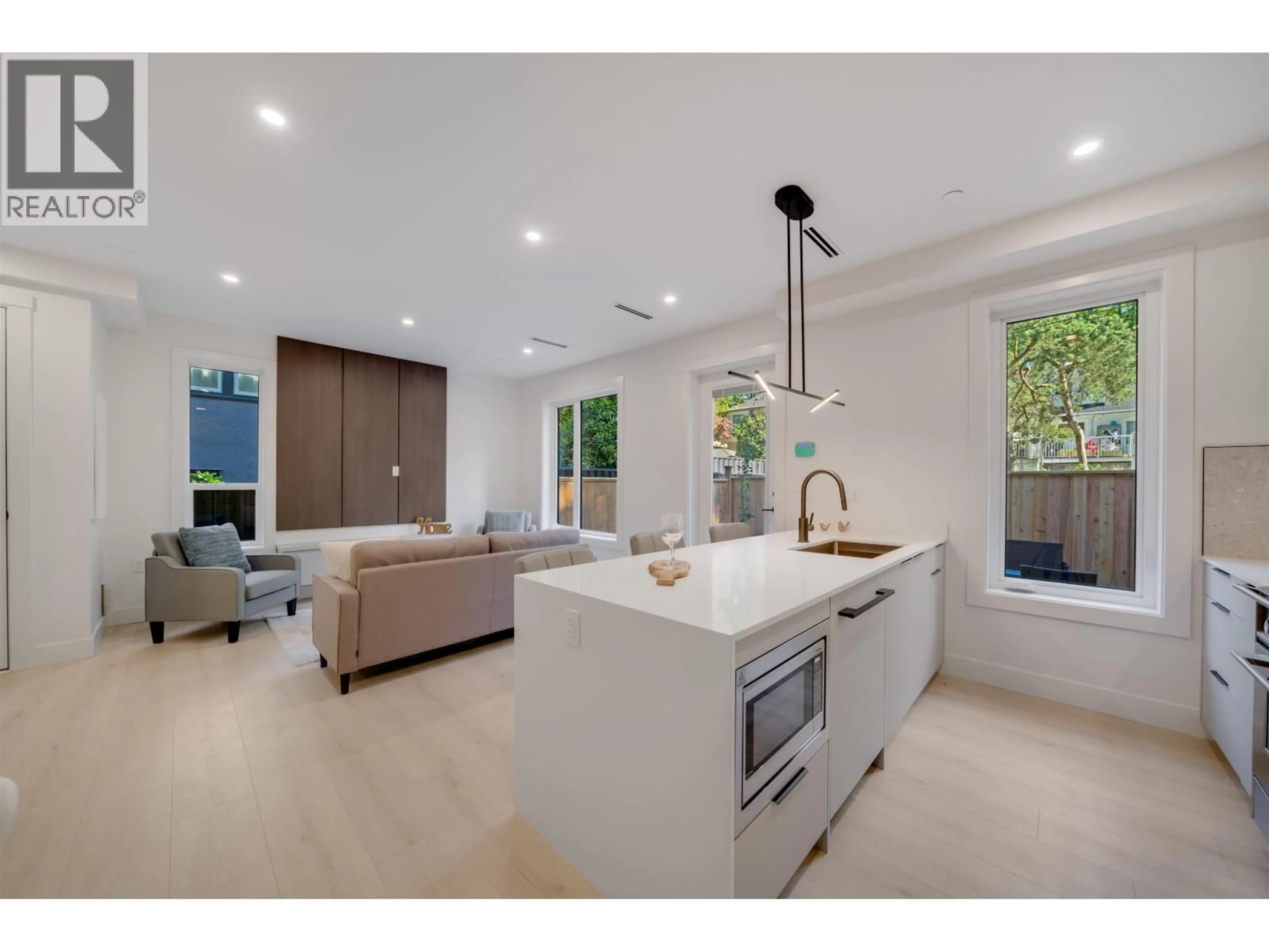 Open concept kitchen, ceramic/tile floor for 3 - 3836 8TH AVENUE, Vancouver British Columbia V6R1Z4