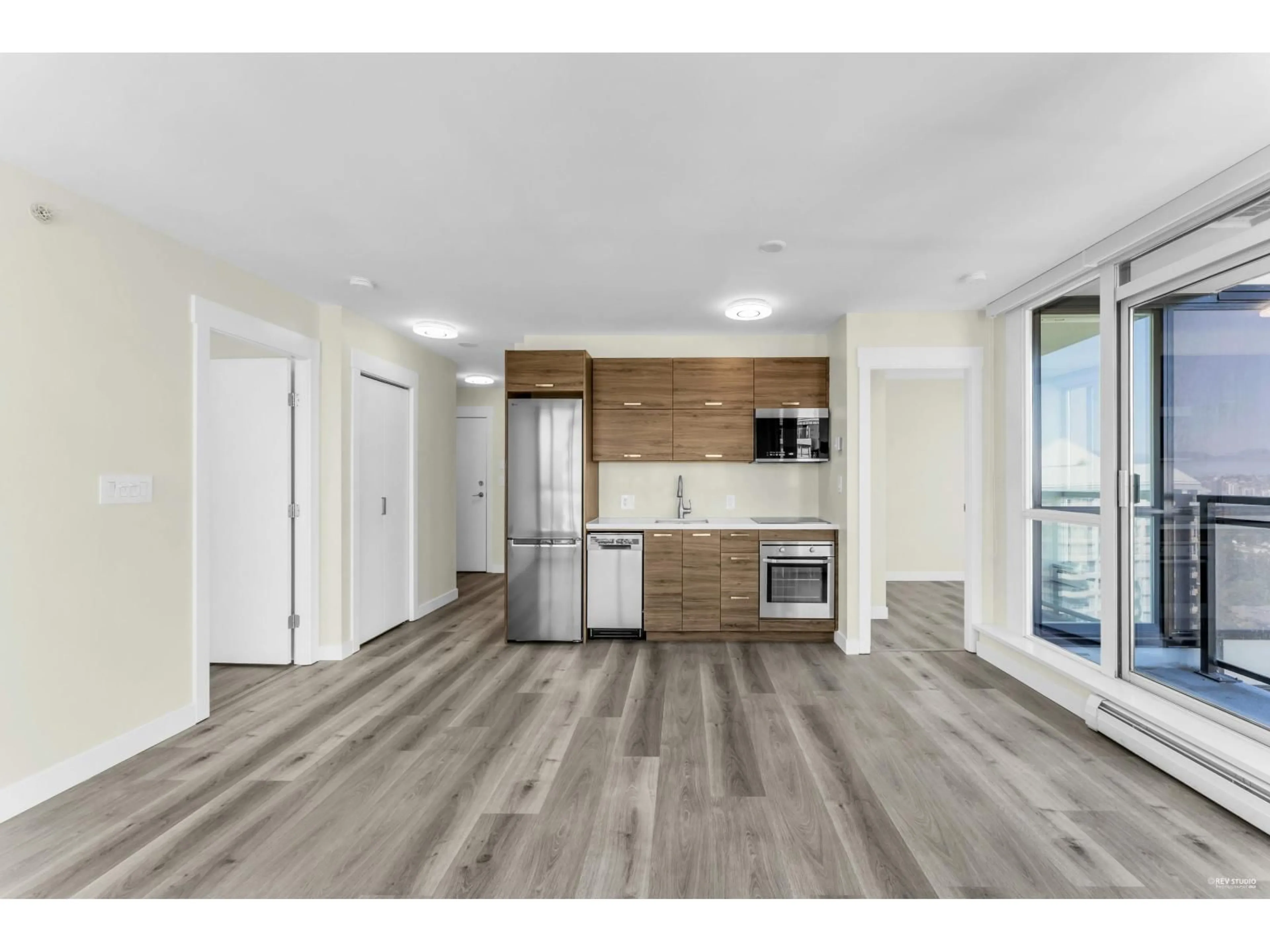 Open concept kitchen, wood/laminate floor for 1808 - 10777 UNIVERSITY, Surrey British Columbia V3T0E6