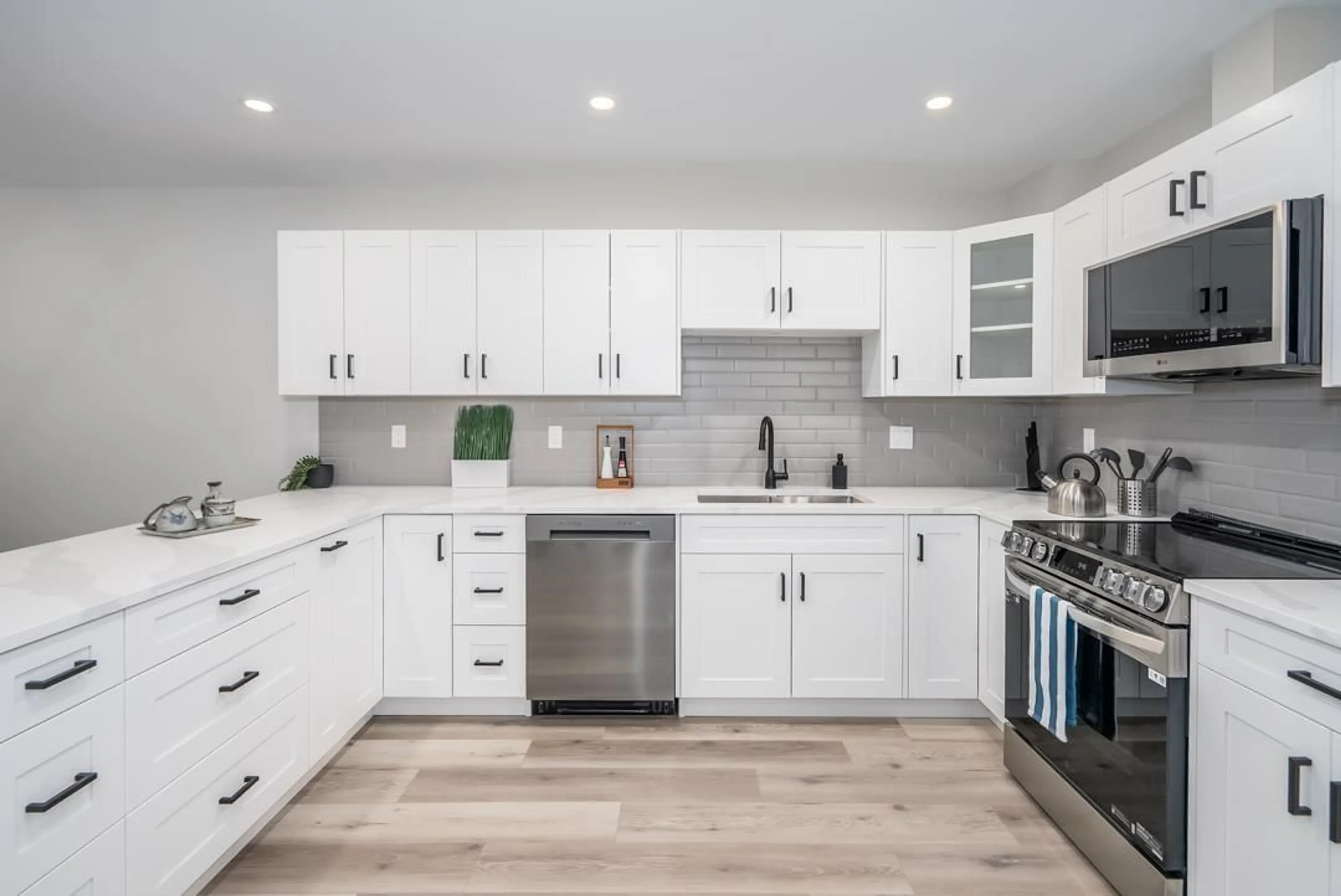 Open concept kitchen, unknown for 35 - 3055 TRAFALGAR, Abbotsford British Columbia V2S7X8