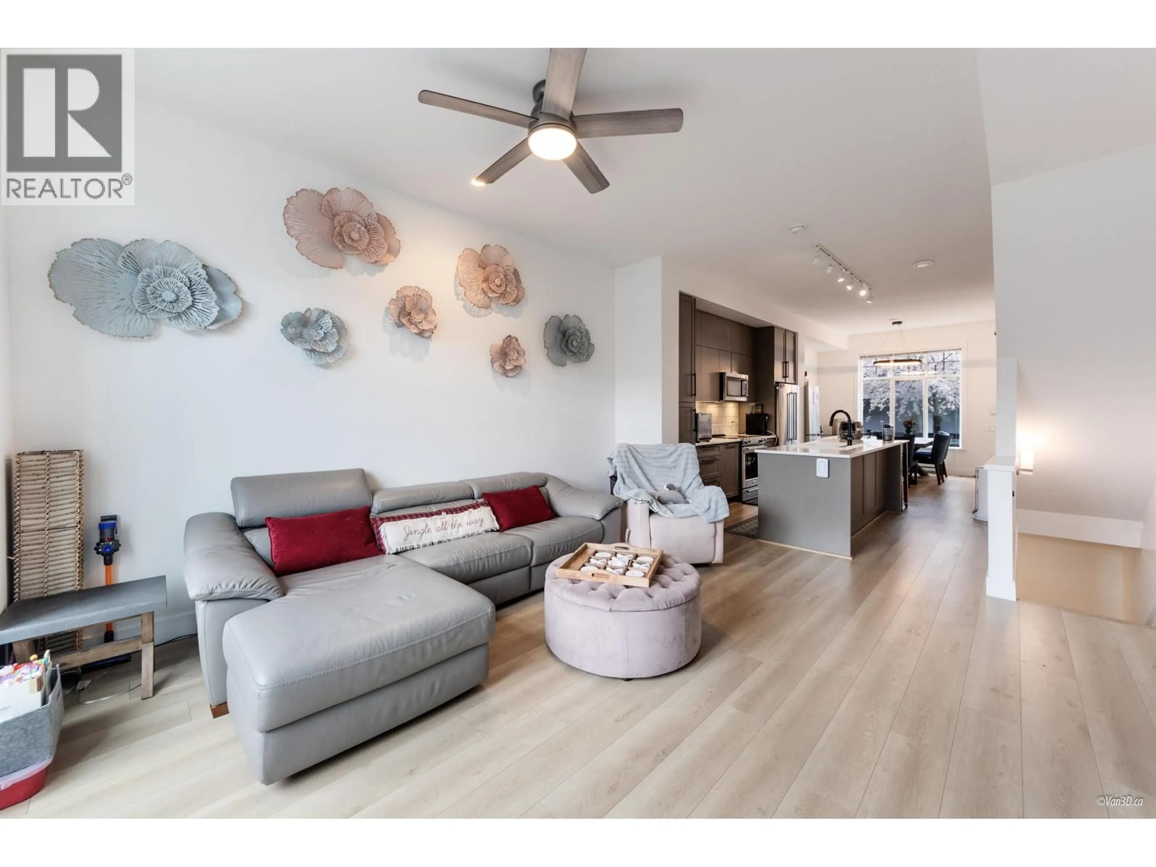 Living room with furniture, unknown for 10 - 1221 ROCKLIN STREET, Coquitlam British Columbia V3B0N7