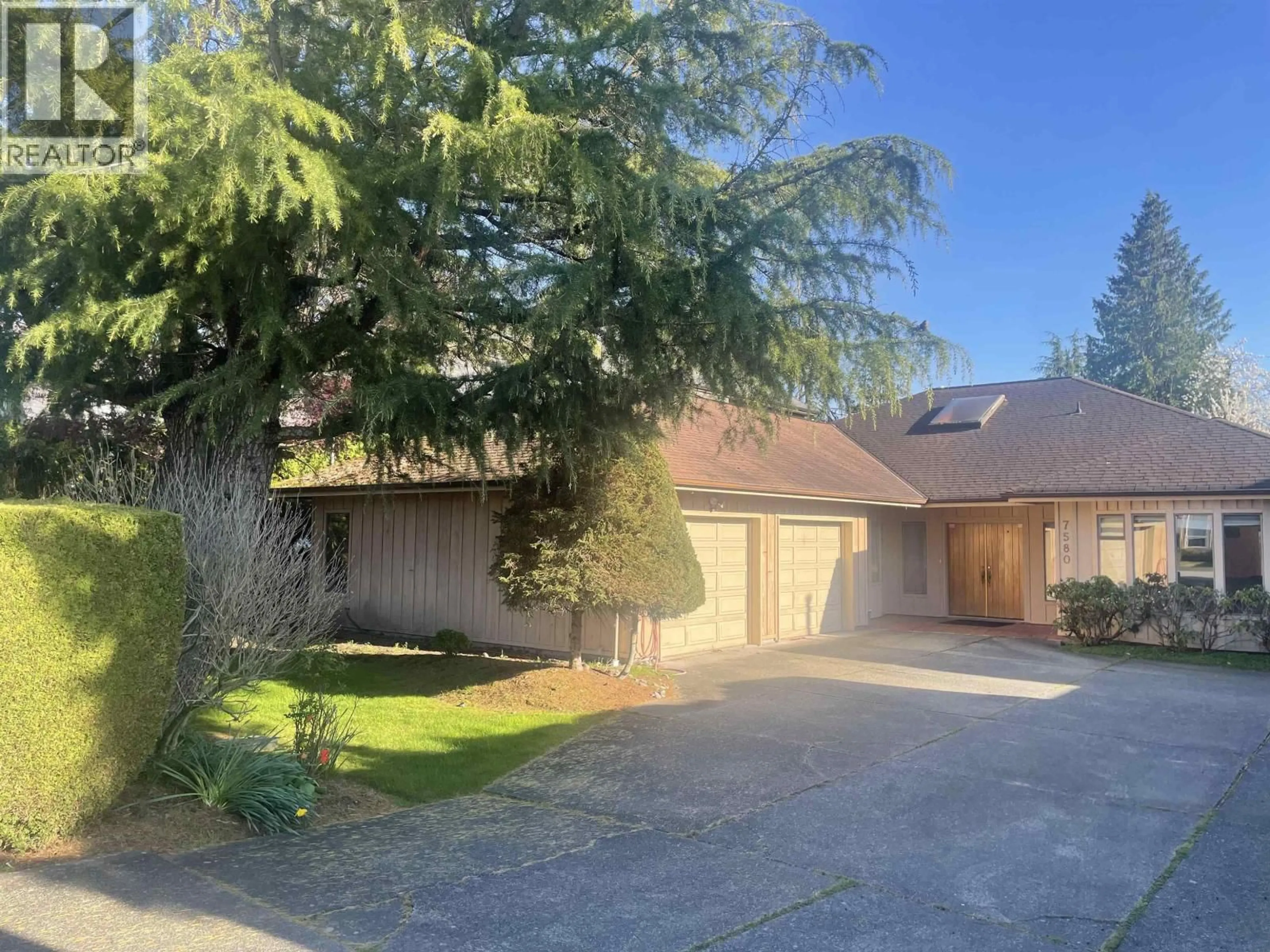 A pic from outside/outdoor area/front of a property/back of a property/a pic from drone, street for 7580 LUCAS ROAD, Richmond British Columbia V6Y1E9