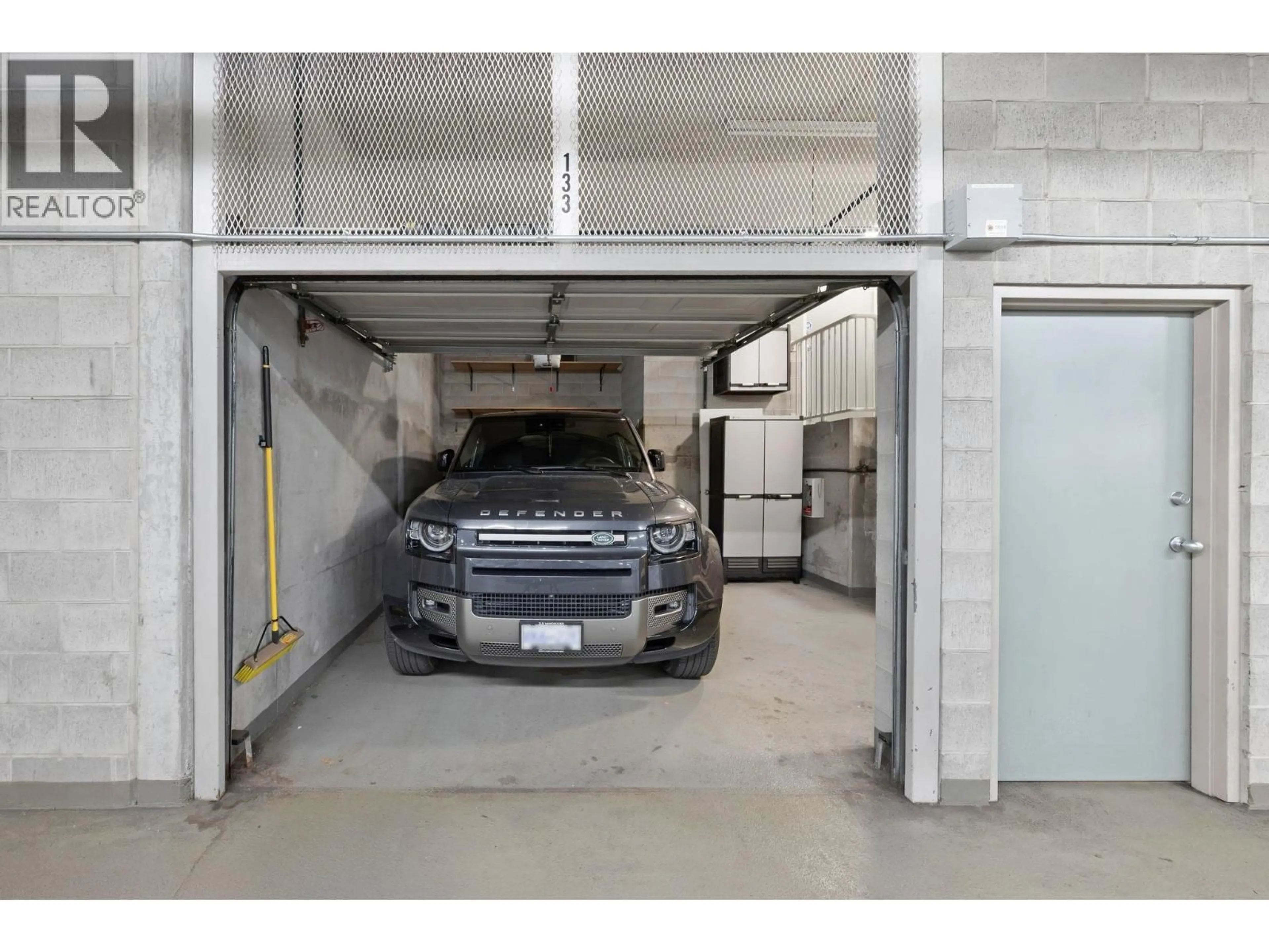 Indoor garage for 133 AQUARIUS MEWS, Vancouver British Columbia V6Z2Z1