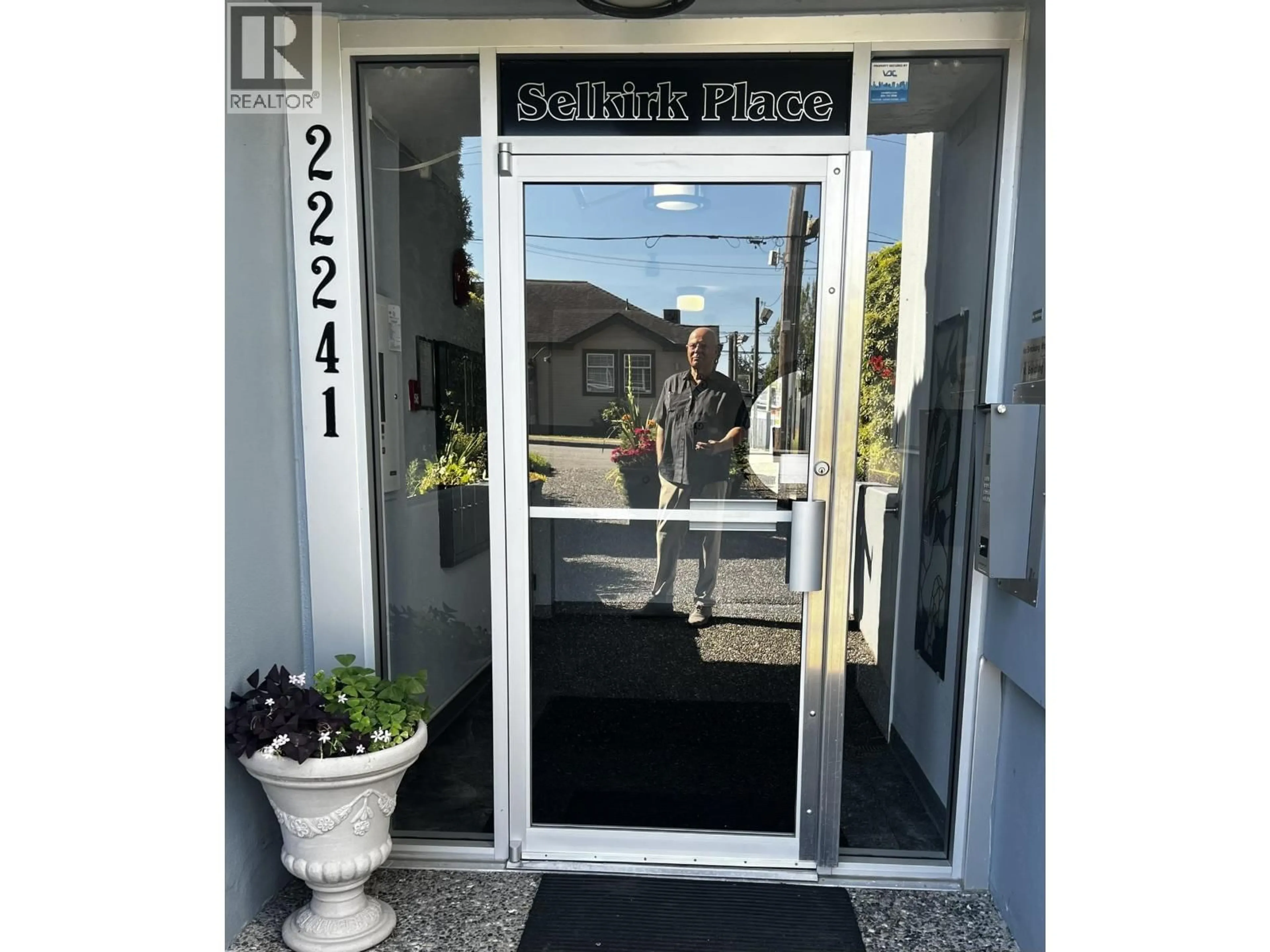 Indoor foyer for 101 - 22241 SELKIRK AVENUE, Maple Ridge British Columbia V2X2X4