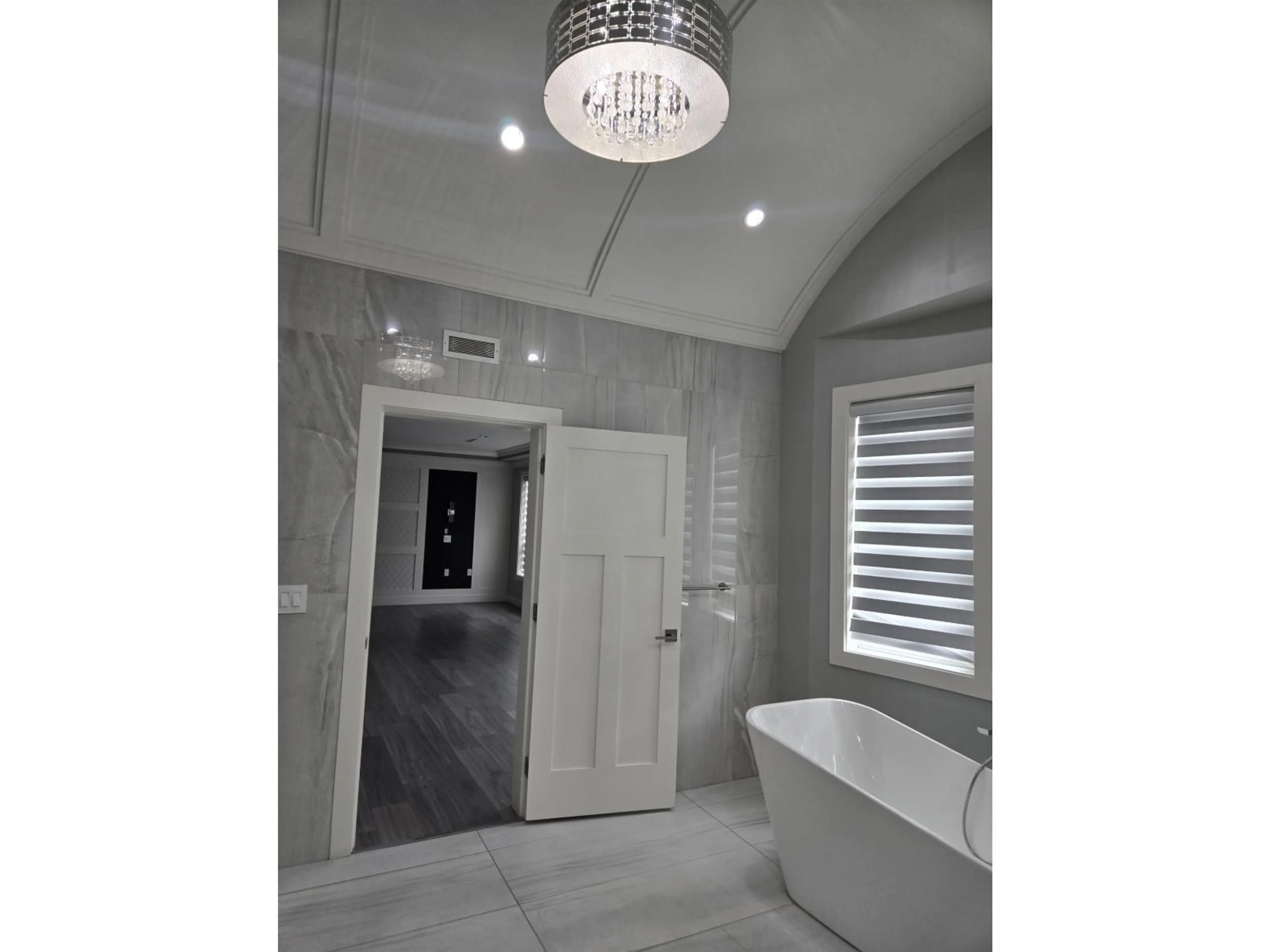 Contemporary bathroom, ceramic/tile floor for 7699 148, Surrey British Columbia V3S3E9