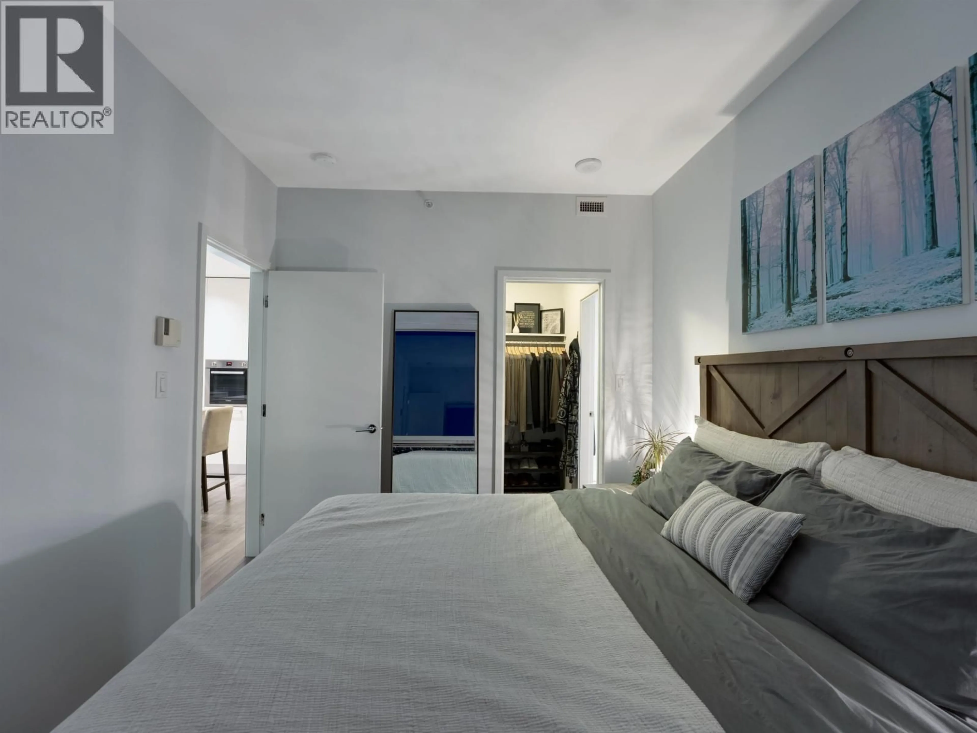 Bedroom with bed, unknown for 5706 - 4510 HALIFAX WAY, Burnaby British Columbia V5C0K4