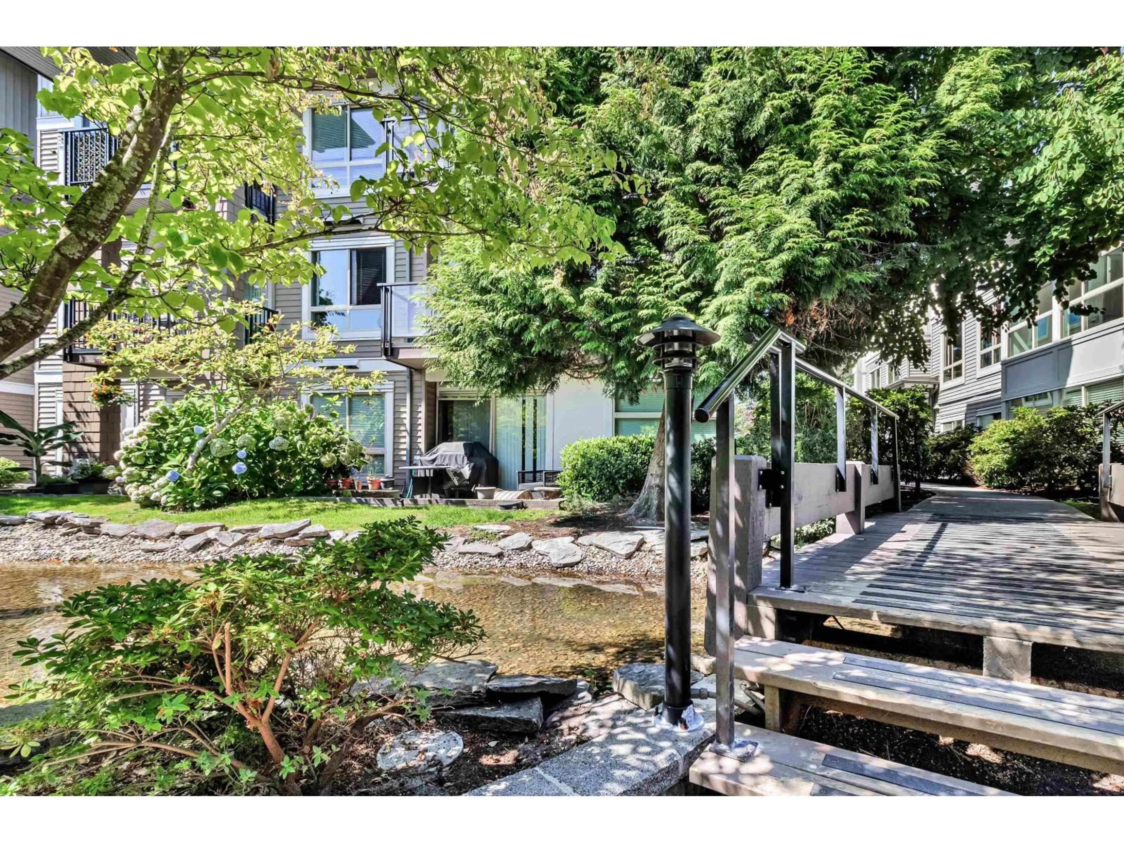 Patio, water/lake/river/ocean view for 419 - 6688 120, Surrey British Columbia V3W1T8