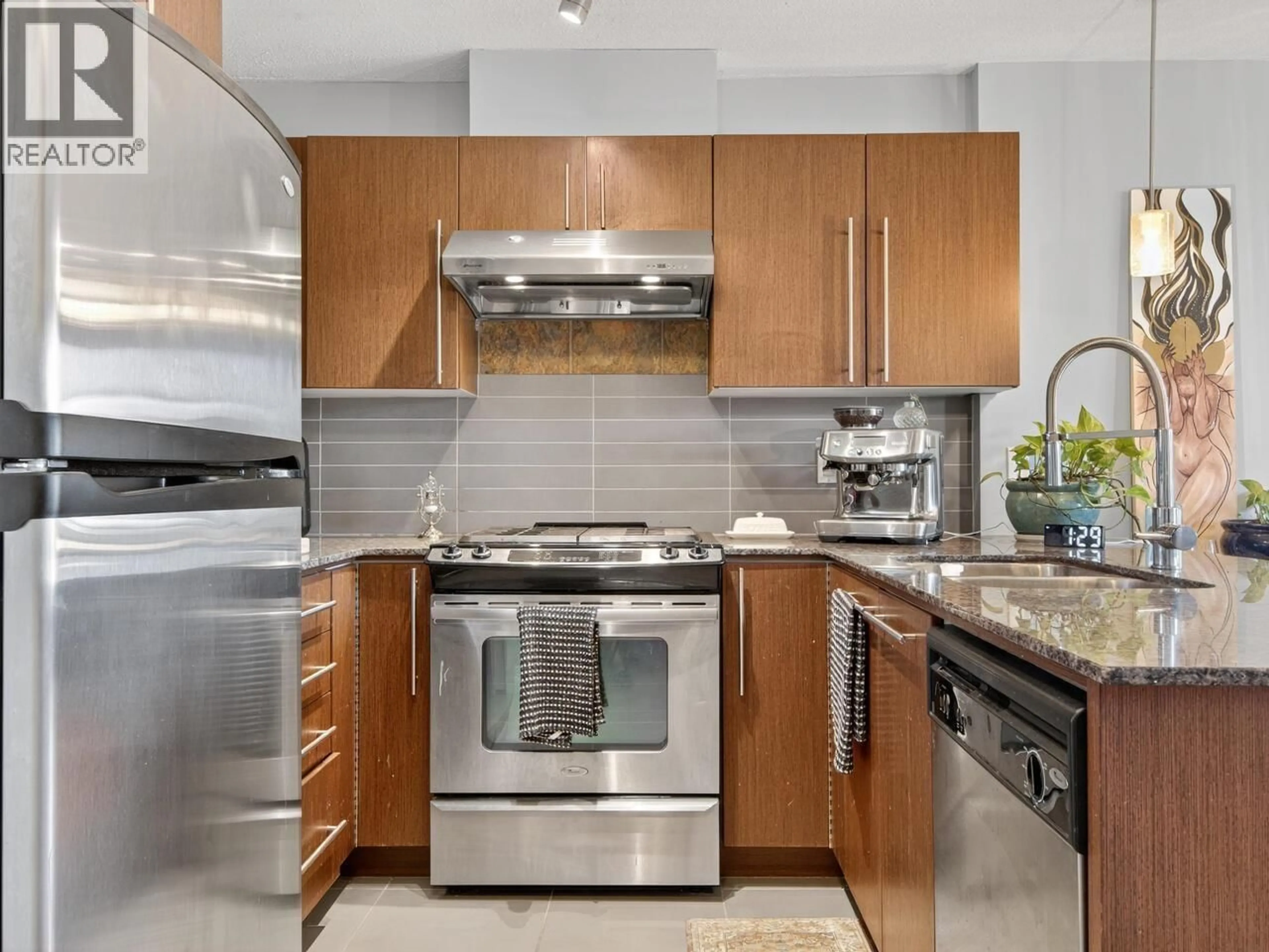 Standard kitchen, ceramic/tile floor for 1405 - 4888 BRENTWOOD DRIVE, Burnaby British Columbia V5C0C6