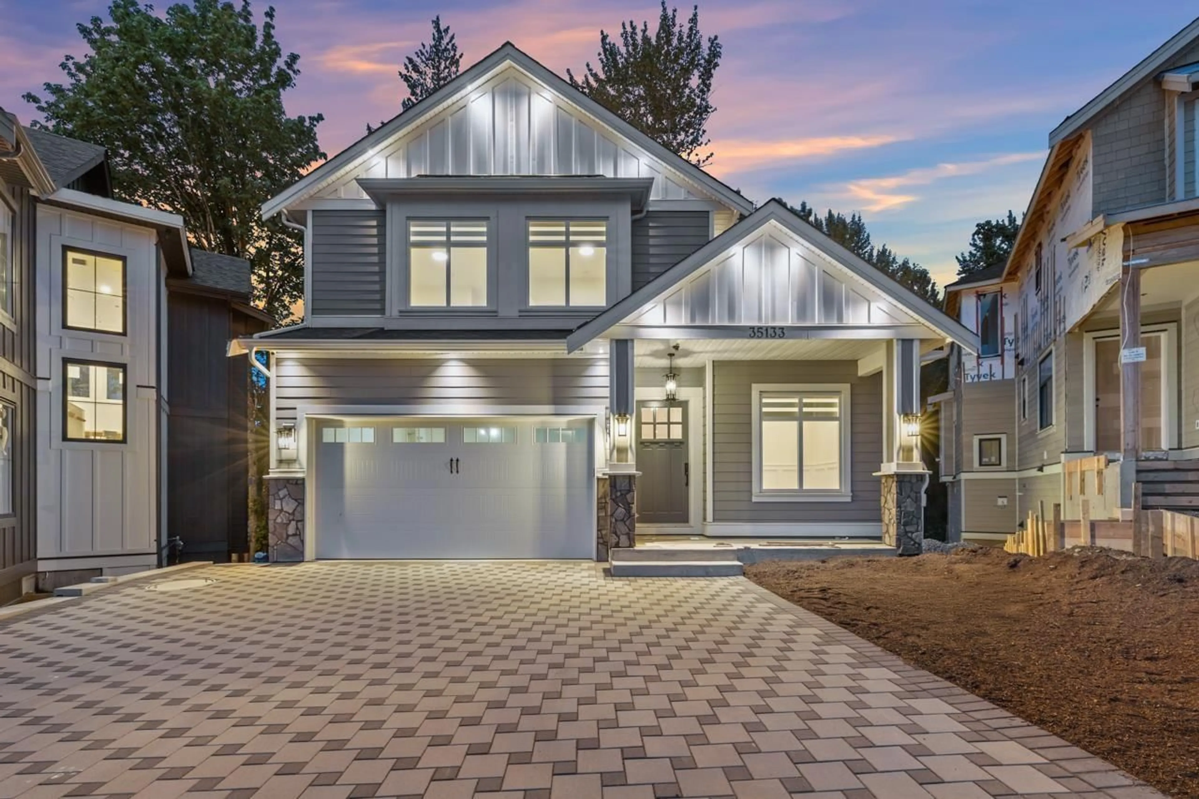 Home with vinyl exterior material, street for 4 - 35133 CHRISTINA, Abbotsford British Columbia V2S8H1