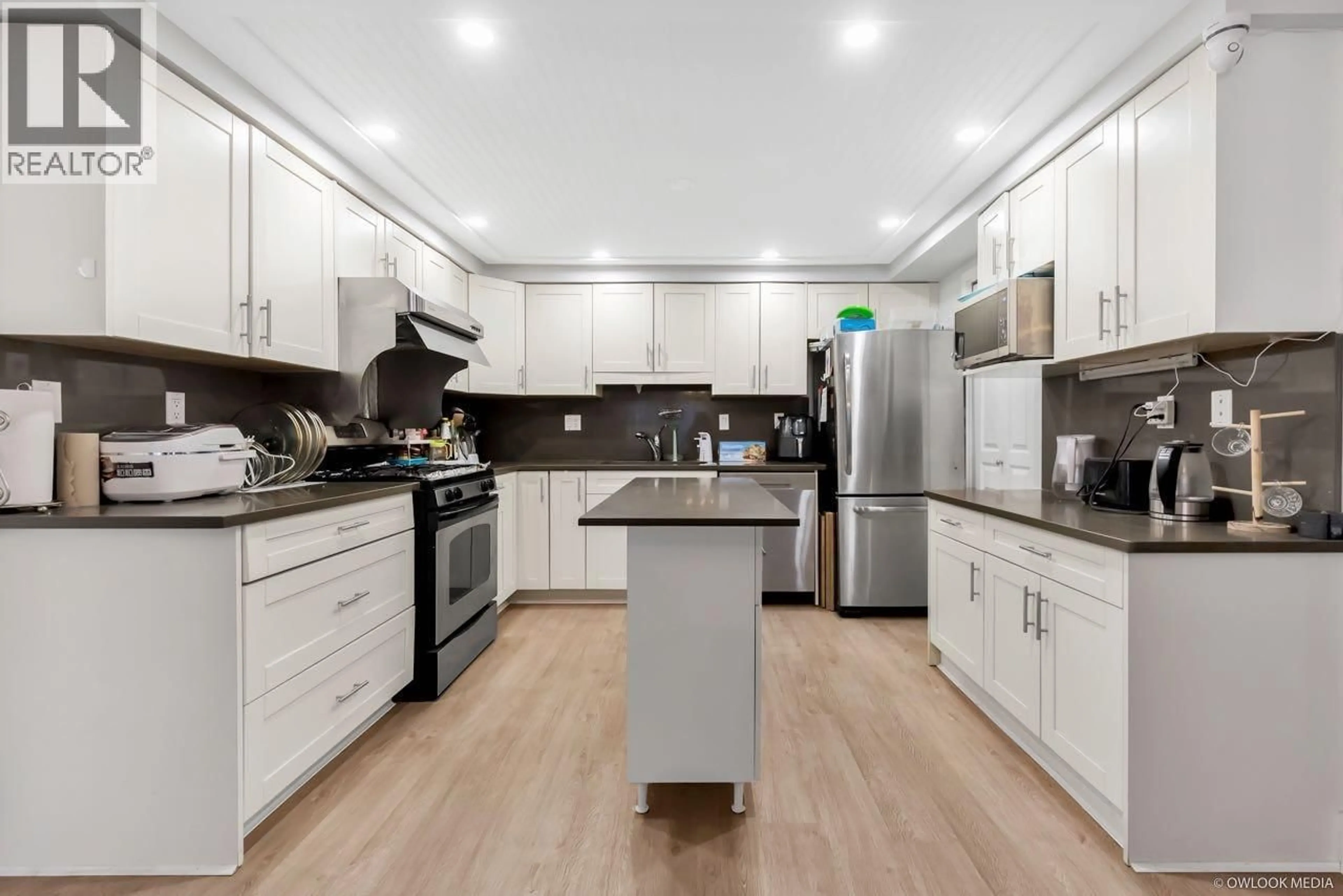 Open concept kitchen, wood/laminate floor for 9 - 7833 ST. ALBANS ROAD, Richmond British Columbia V6Y2K8