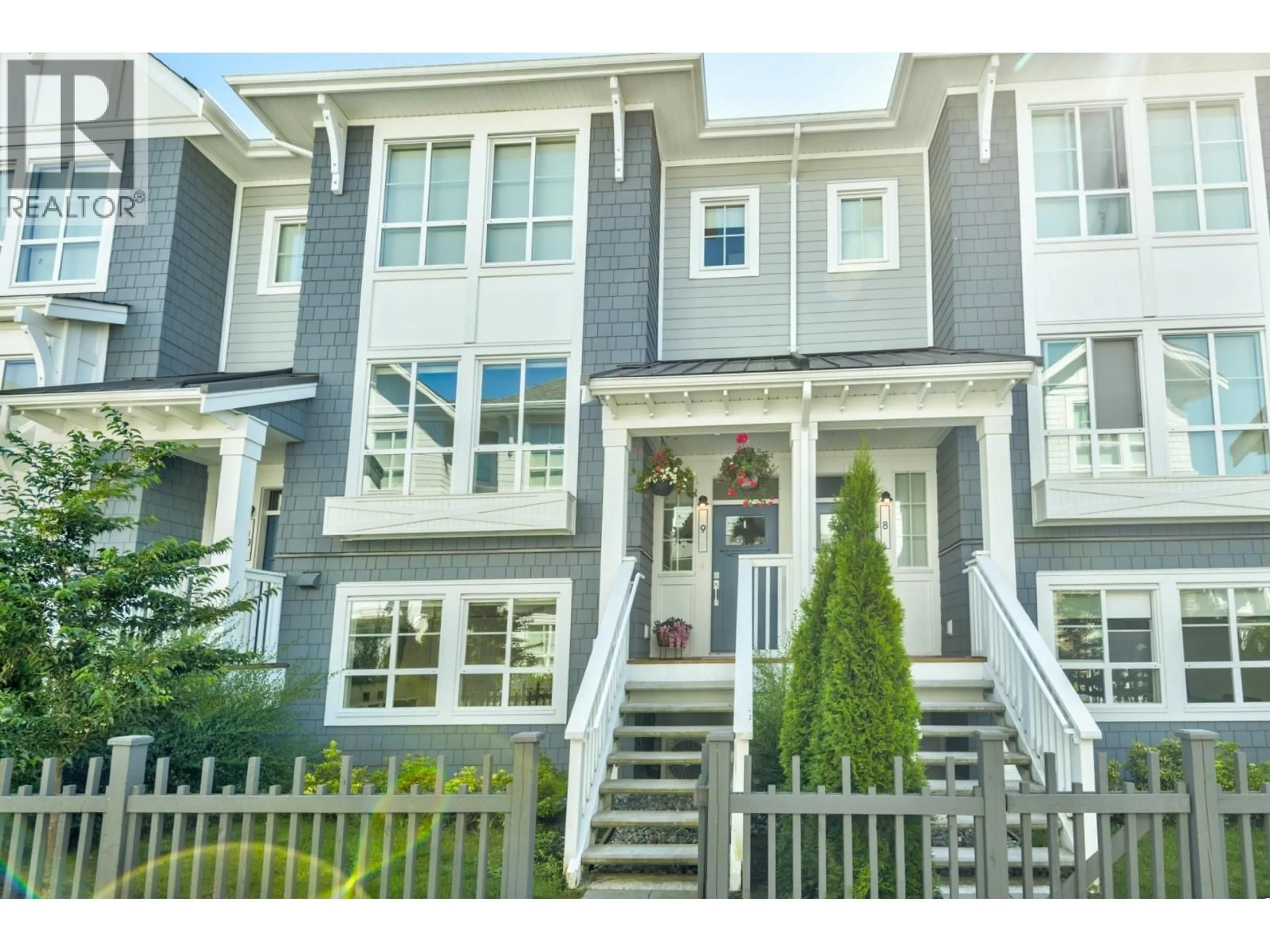 Home with vinyl exterior material, street for 9 - 5311 ADMIRAL WAY, Ladner British Columbia V4K0E2