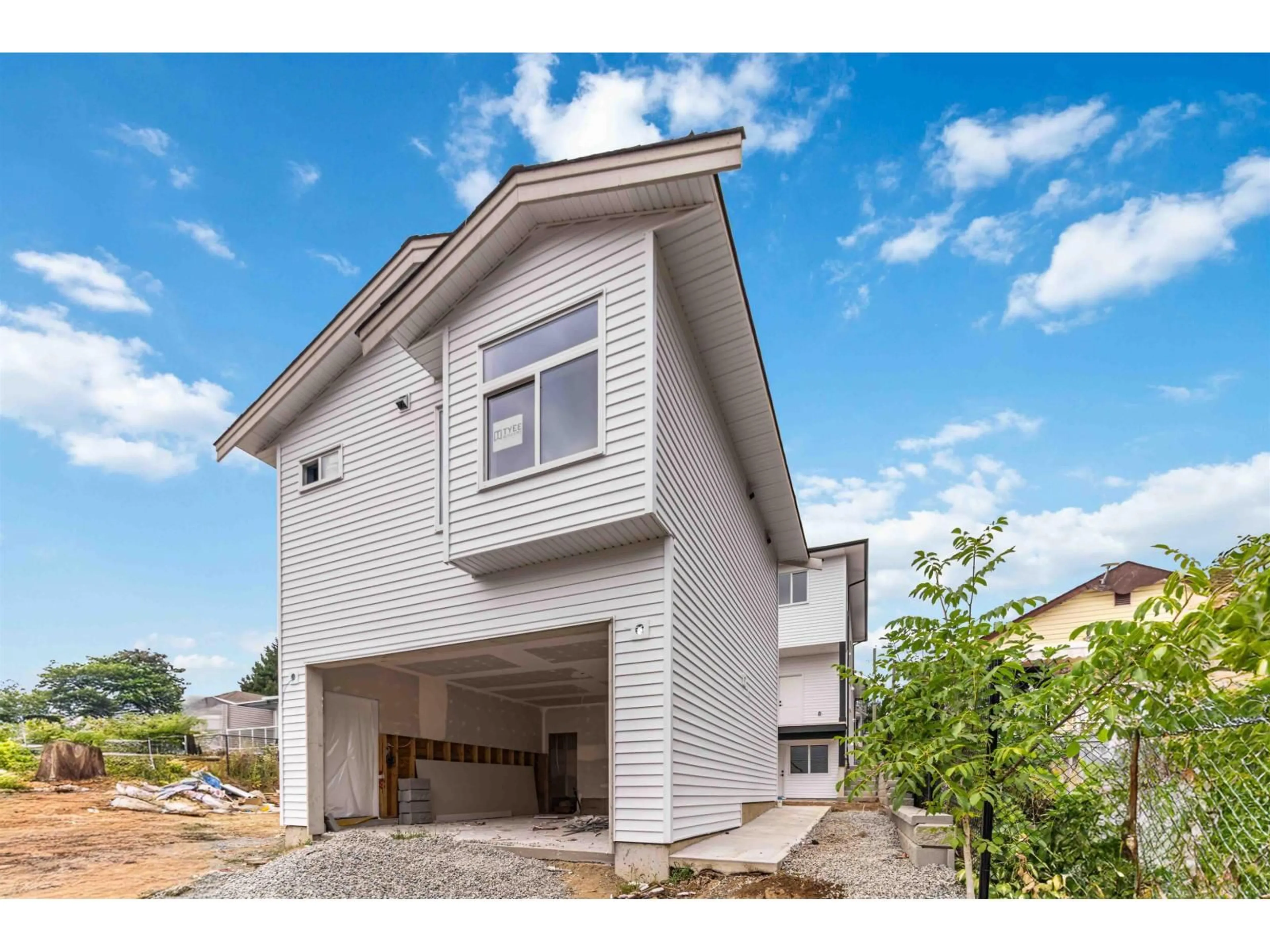 Home with vinyl exterior material, street for 32866 3RD, Mission British Columbia V2V1T9