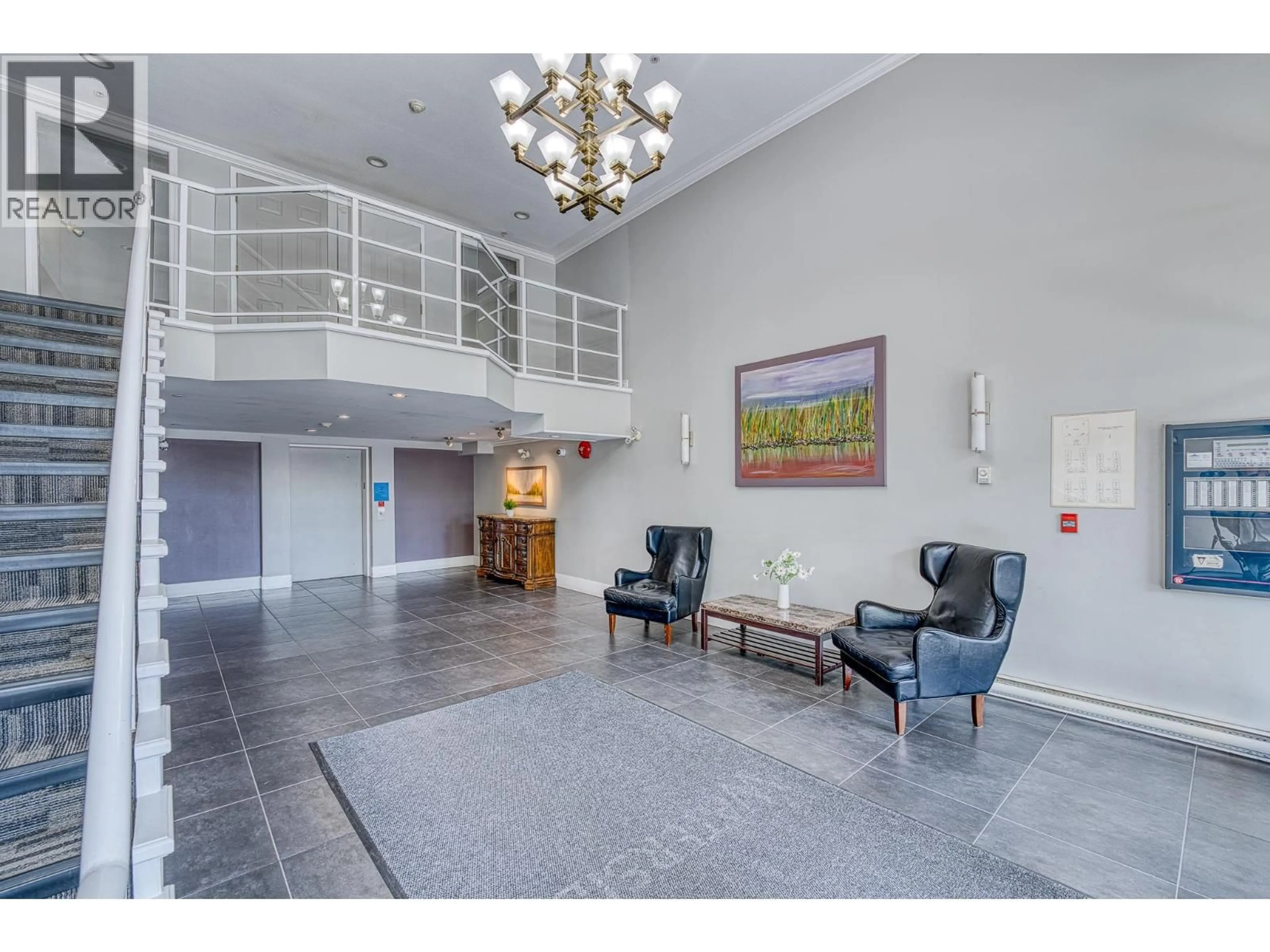 Indoor foyer for 426 - 5880 DOVER CRESCENT, Richmond British Columbia V7C5P5