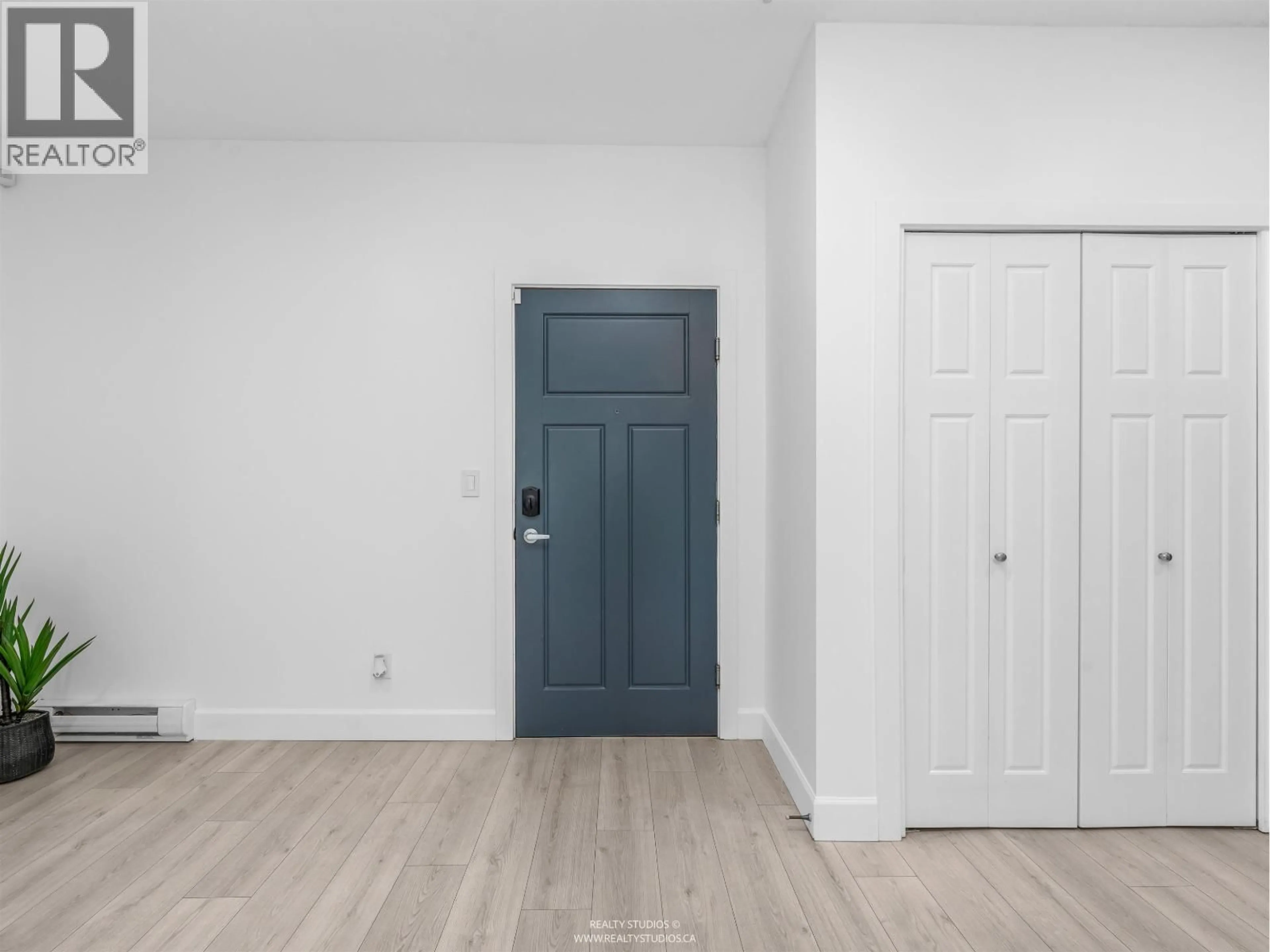 Indoor entryway for 208 - 1988 SUFFOLK AVENUE, Port Coquitlam British Columbia V3B1H2