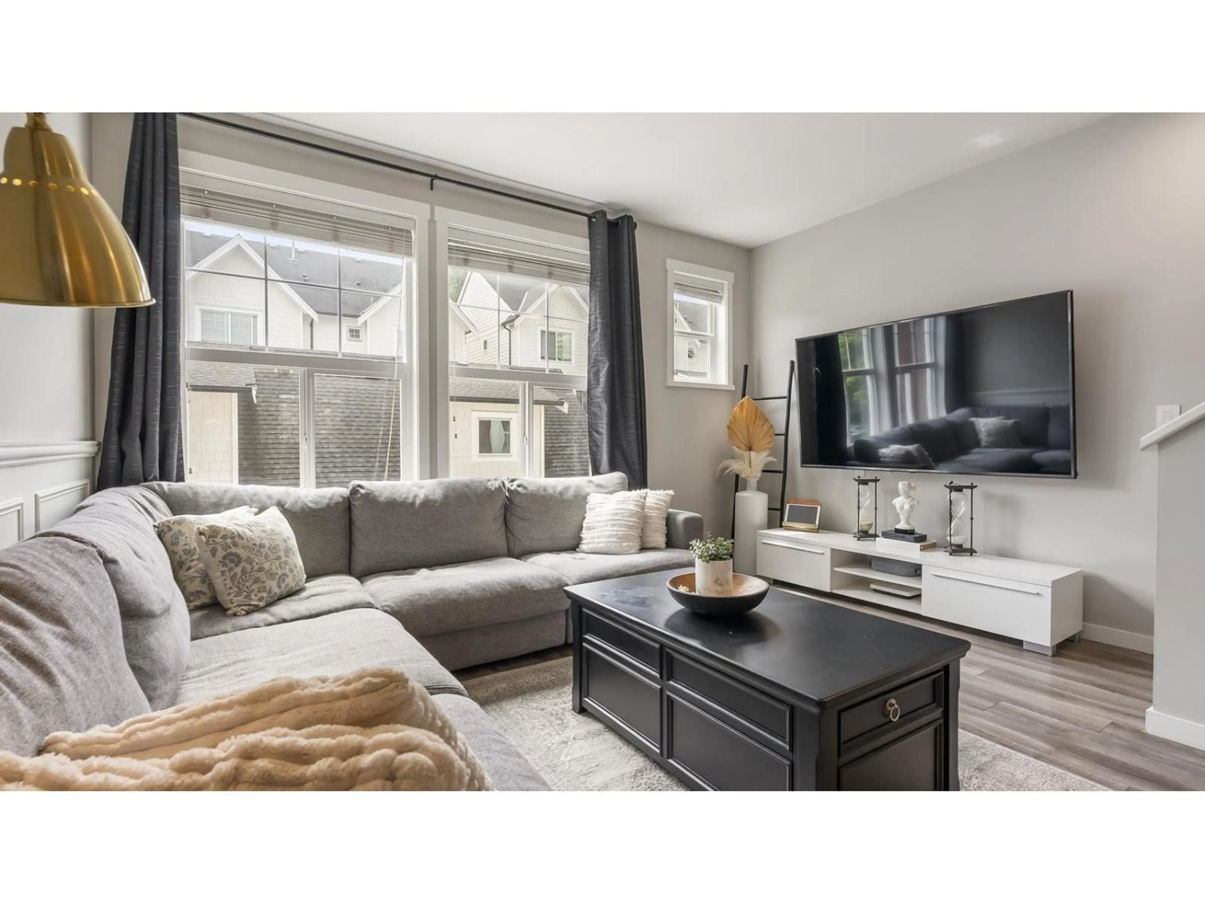 Living room with furniture, unknown for 6 - 14905 60TH, Surrey British Columbia V3S1R8