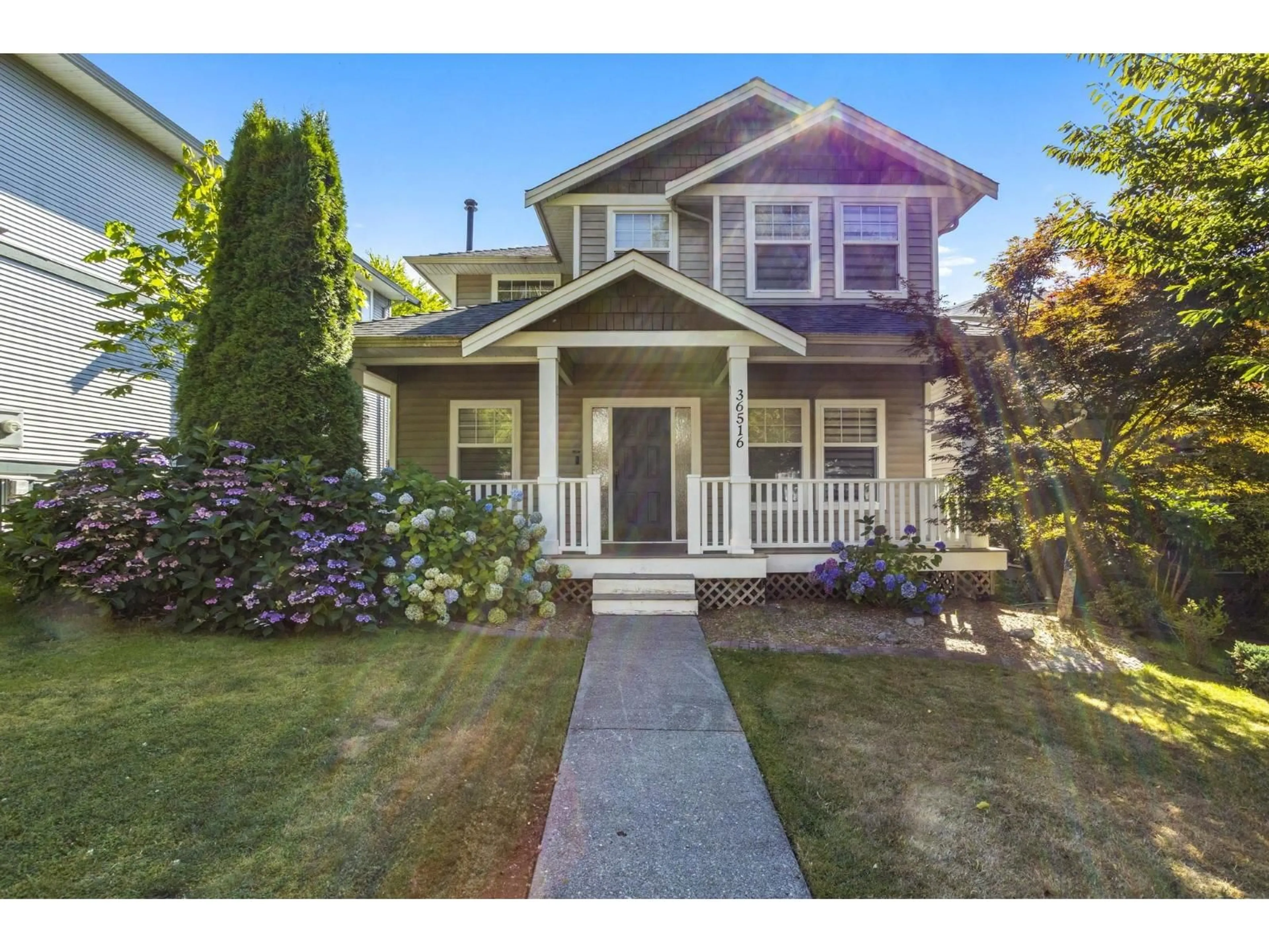 Home with vinyl exterior material, street for 36516 LESTER PEARSON, Abbotsford British Columbia V3G3C5