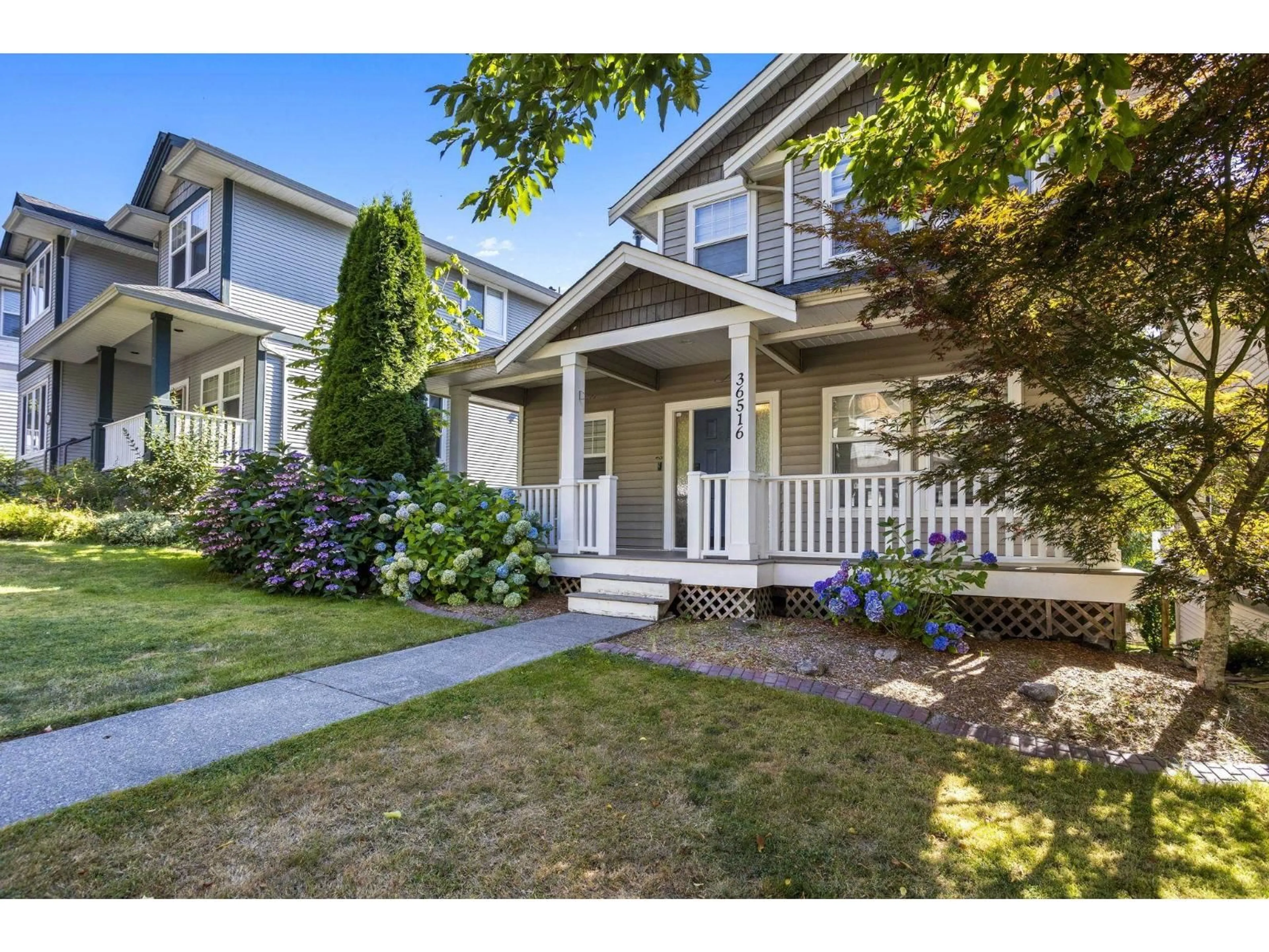 Home with vinyl exterior material, street for 36516 LESTER PEARSON, Abbotsford British Columbia V3G3C5