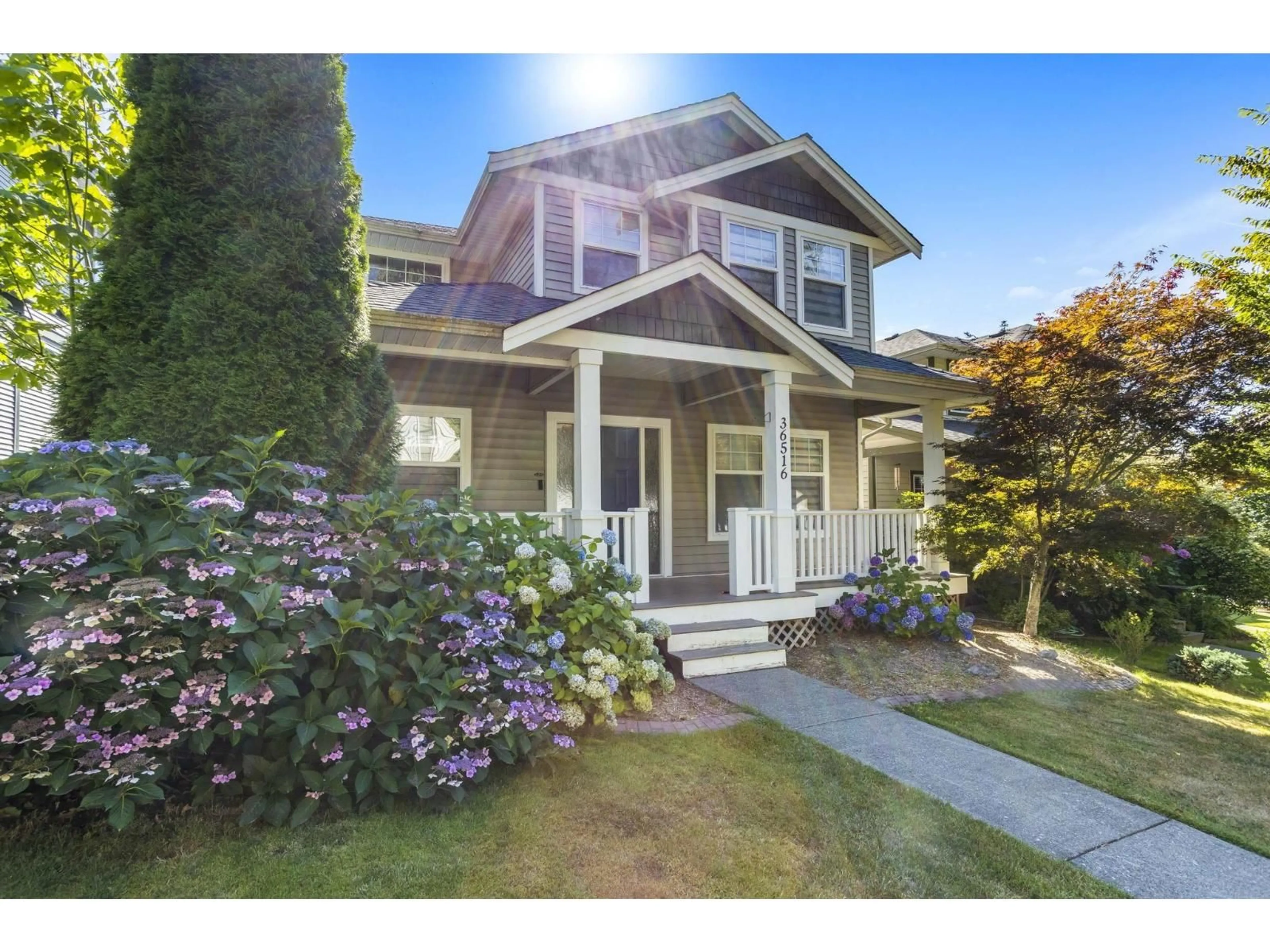 Home with vinyl exterior material, street for 36516 LESTER PEARSON, Abbotsford British Columbia V3G3C5