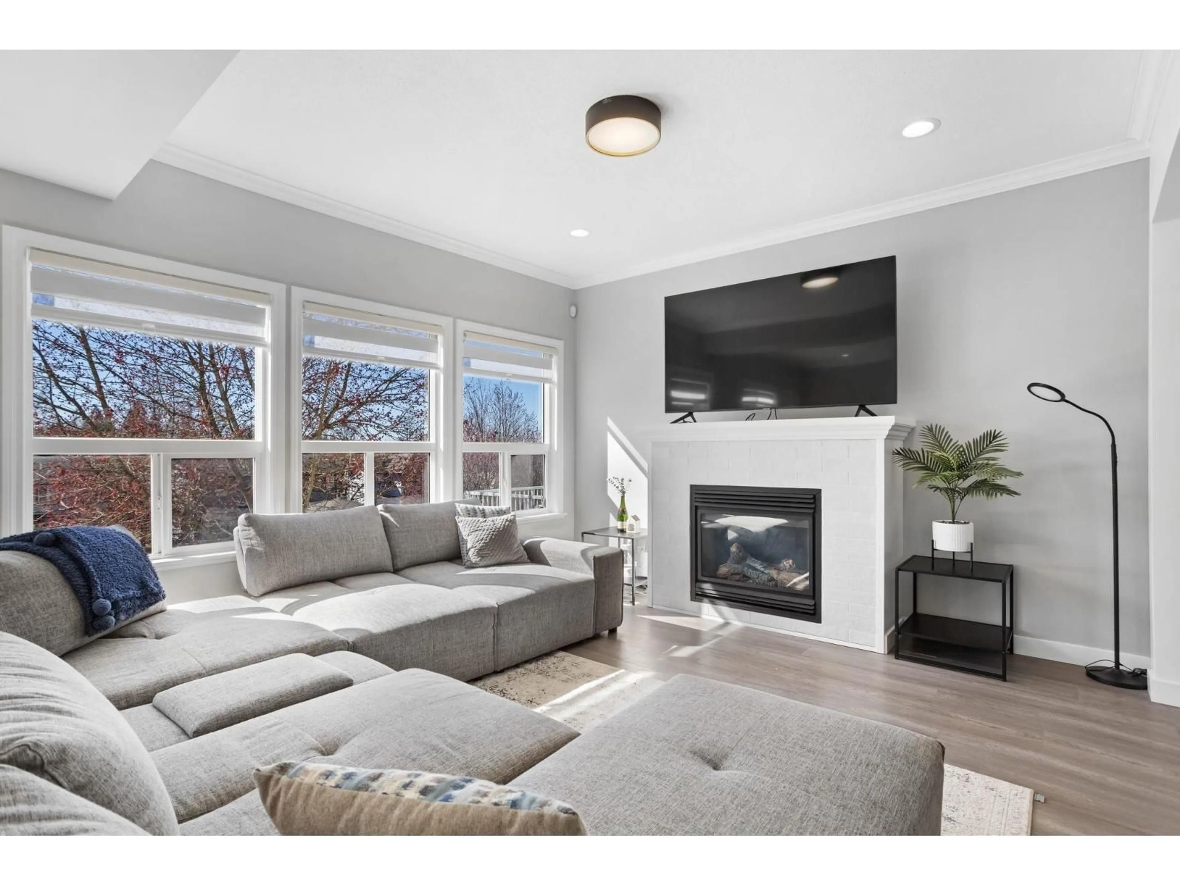Living room with furniture, wood/laminate floor for 36516 LESTER PEARSON, Abbotsford British Columbia V3G3C5