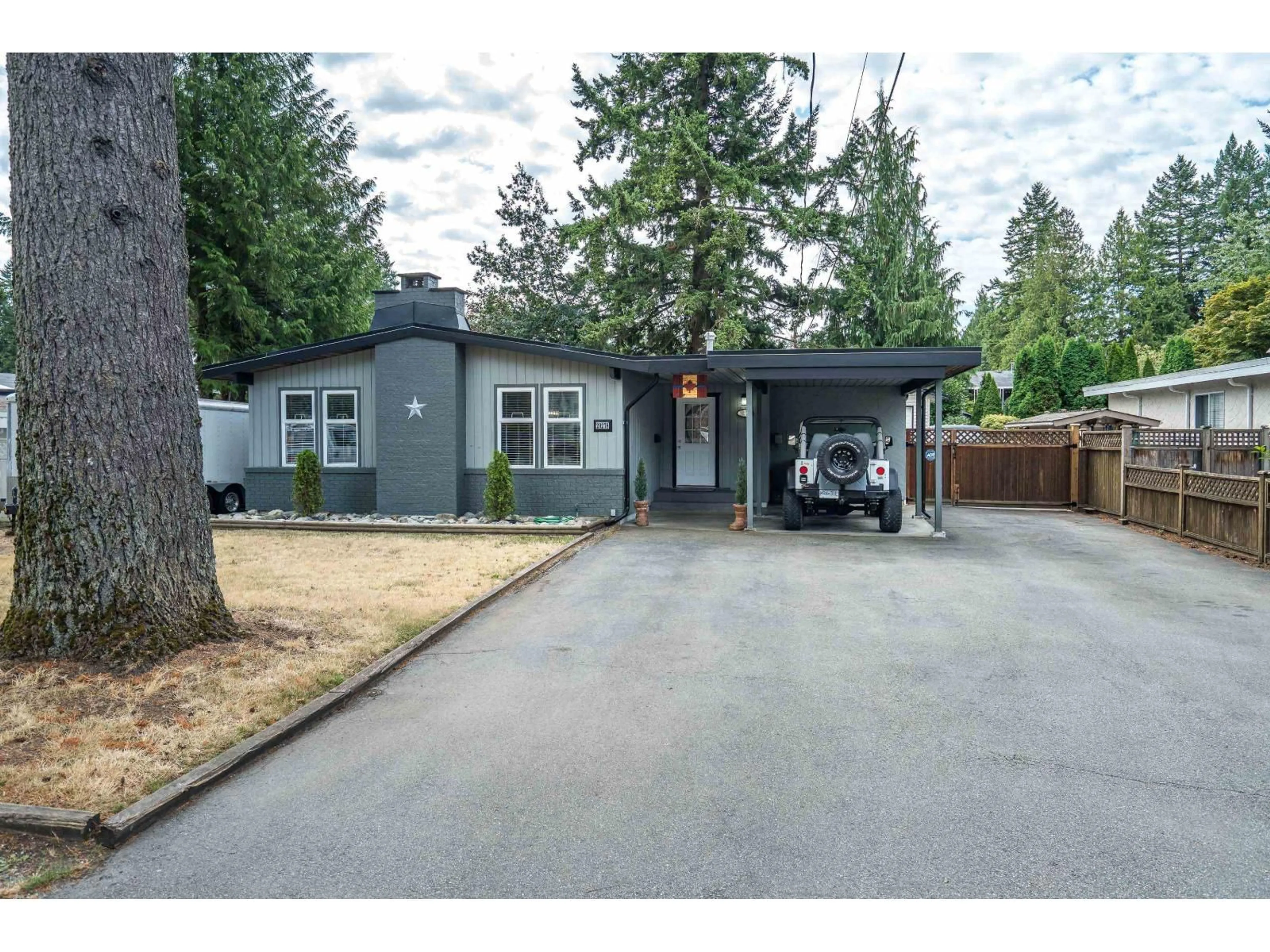Home with vinyl exterior material, street for 20278 42, Langley British Columbia V3A3A5