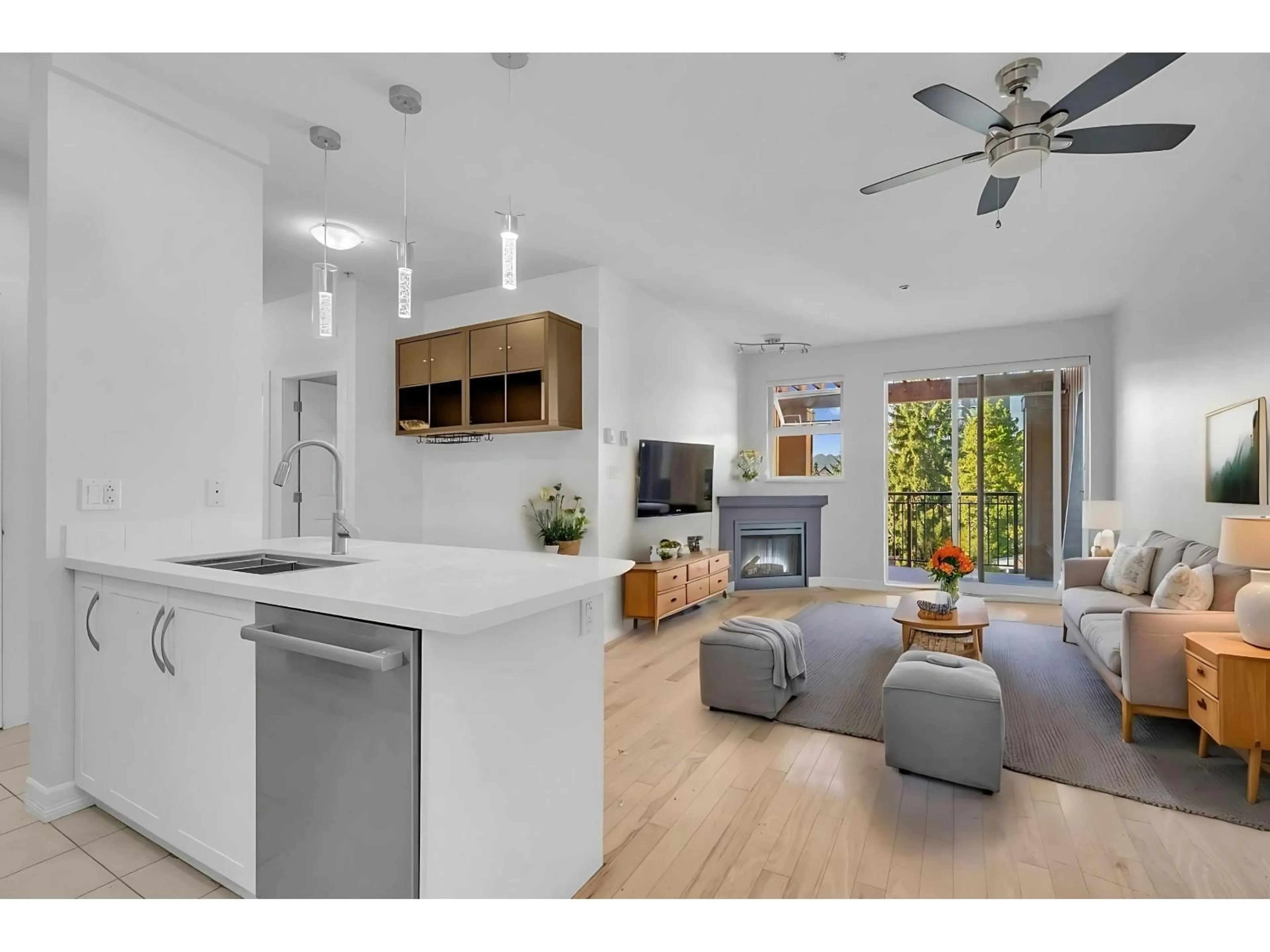 Open concept kitchen, unknown for 415 - 10237 133, Surrey British Columbia V3T0C6