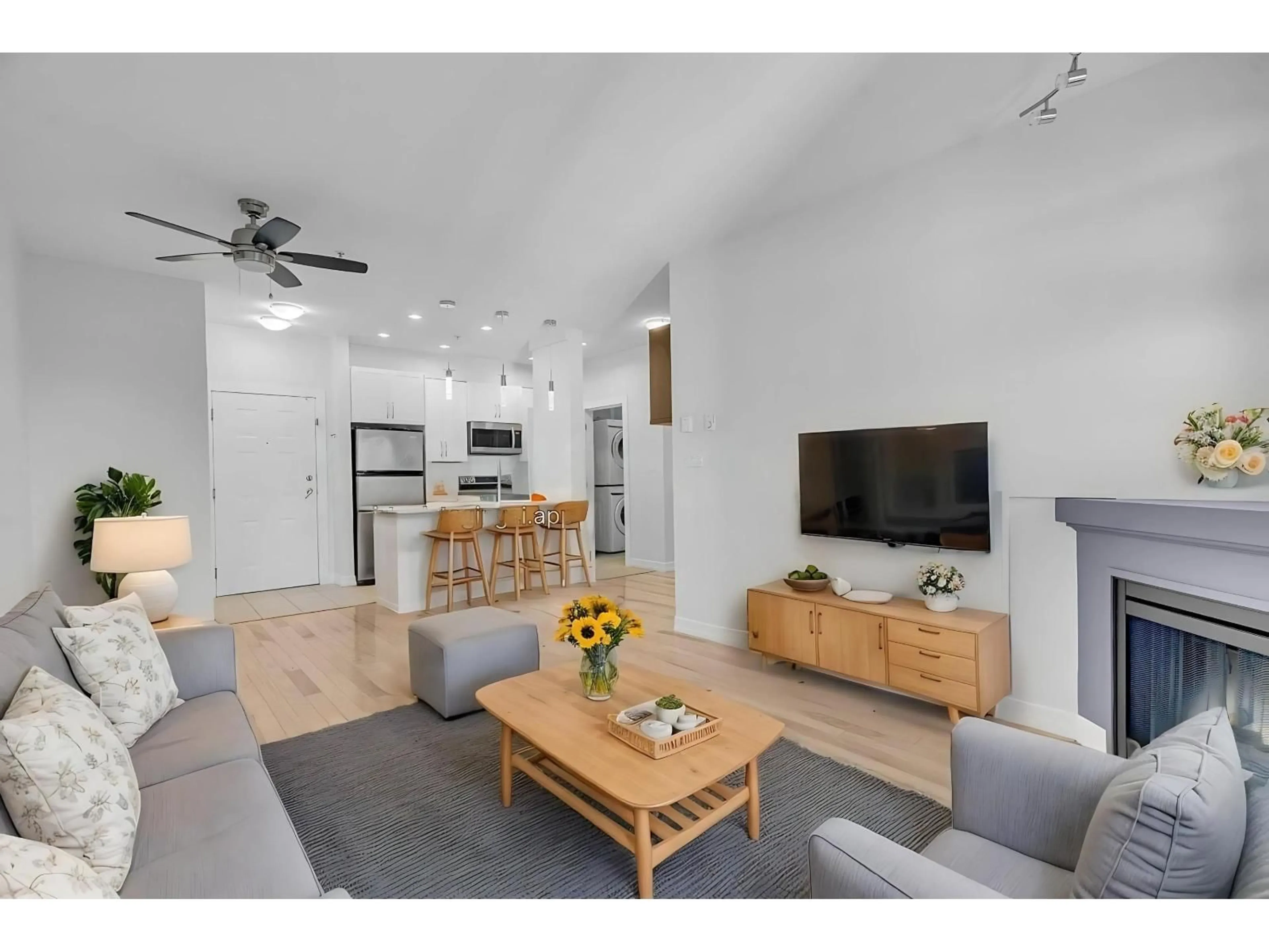 Open concept kitchen, wood/laminate floor for 415 - 10237 133, Surrey British Columbia V3T0C6