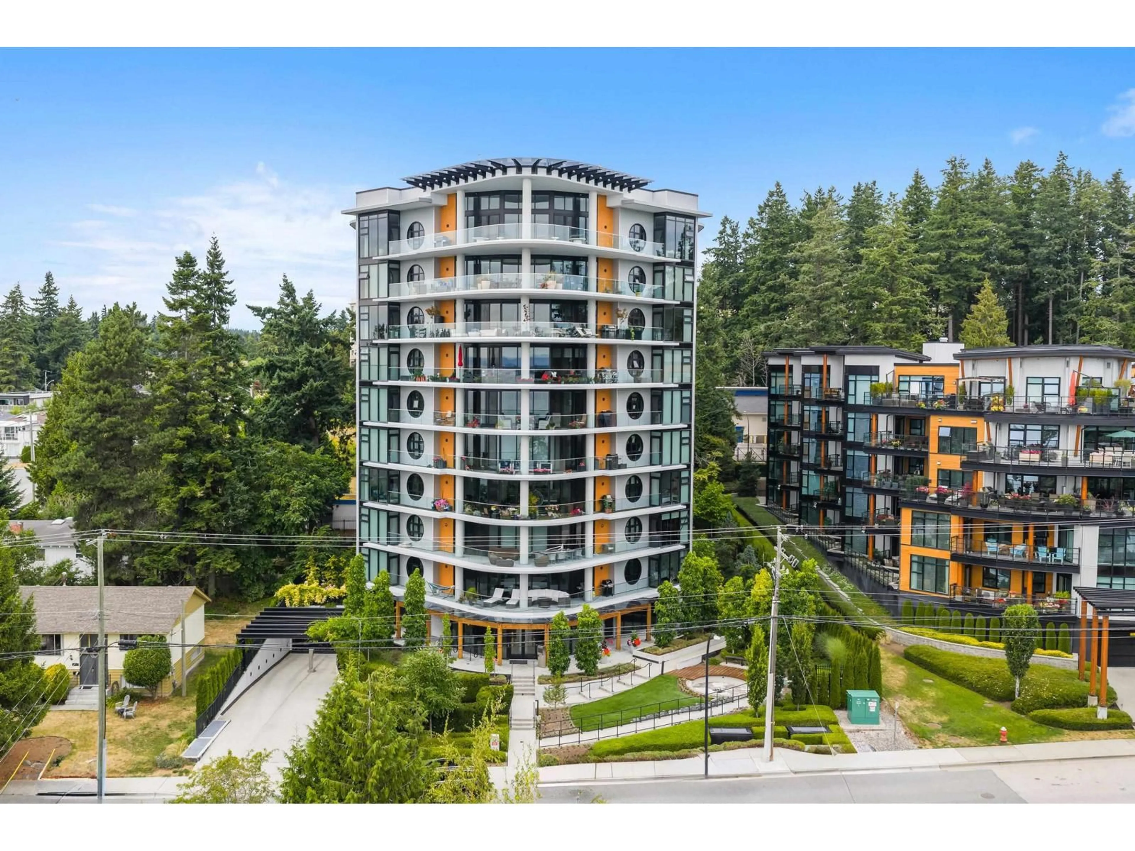 A pic from outside/outdoor area/front of a property/back of a property/a pic from drone, city buildings view from balcony for 602 - 14825 THRIFT, White Rock British Columbia V4B2J6