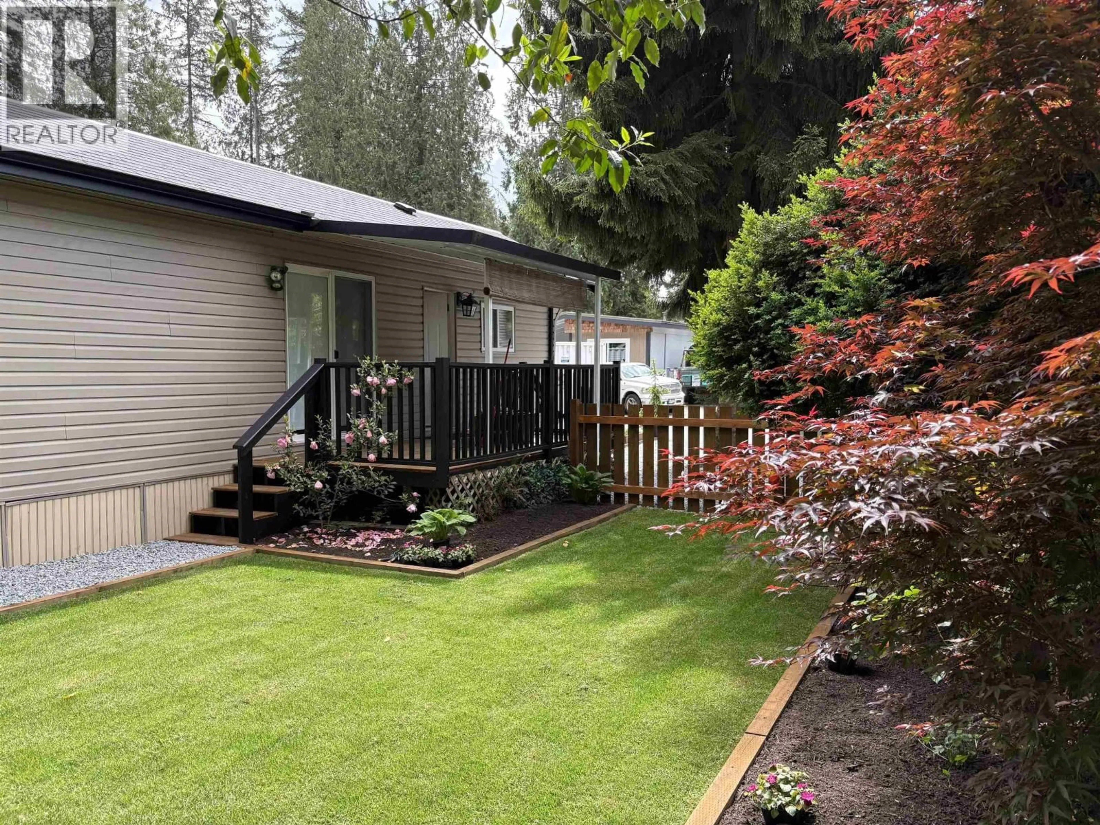 A pic from outside/outdoor area/front of a property/back of a property/a pic from drone, unknown for 33 - 23325 CALVIN CRESCENT, Maple Ridge British Columbia V2X2S3