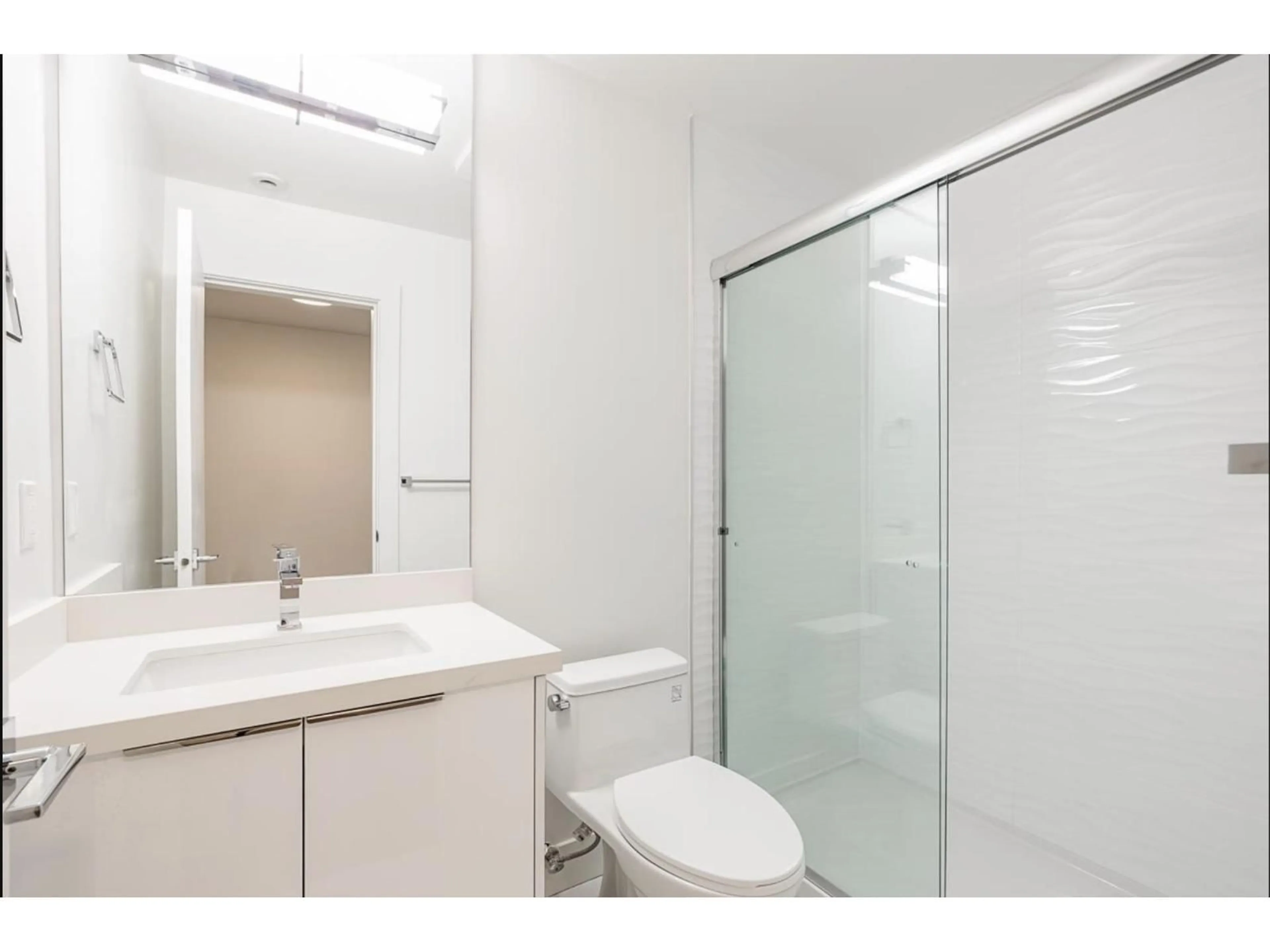 Standard bathroom, unknown for 9 - 5858 132, Surrey British Columbia V3X1N1