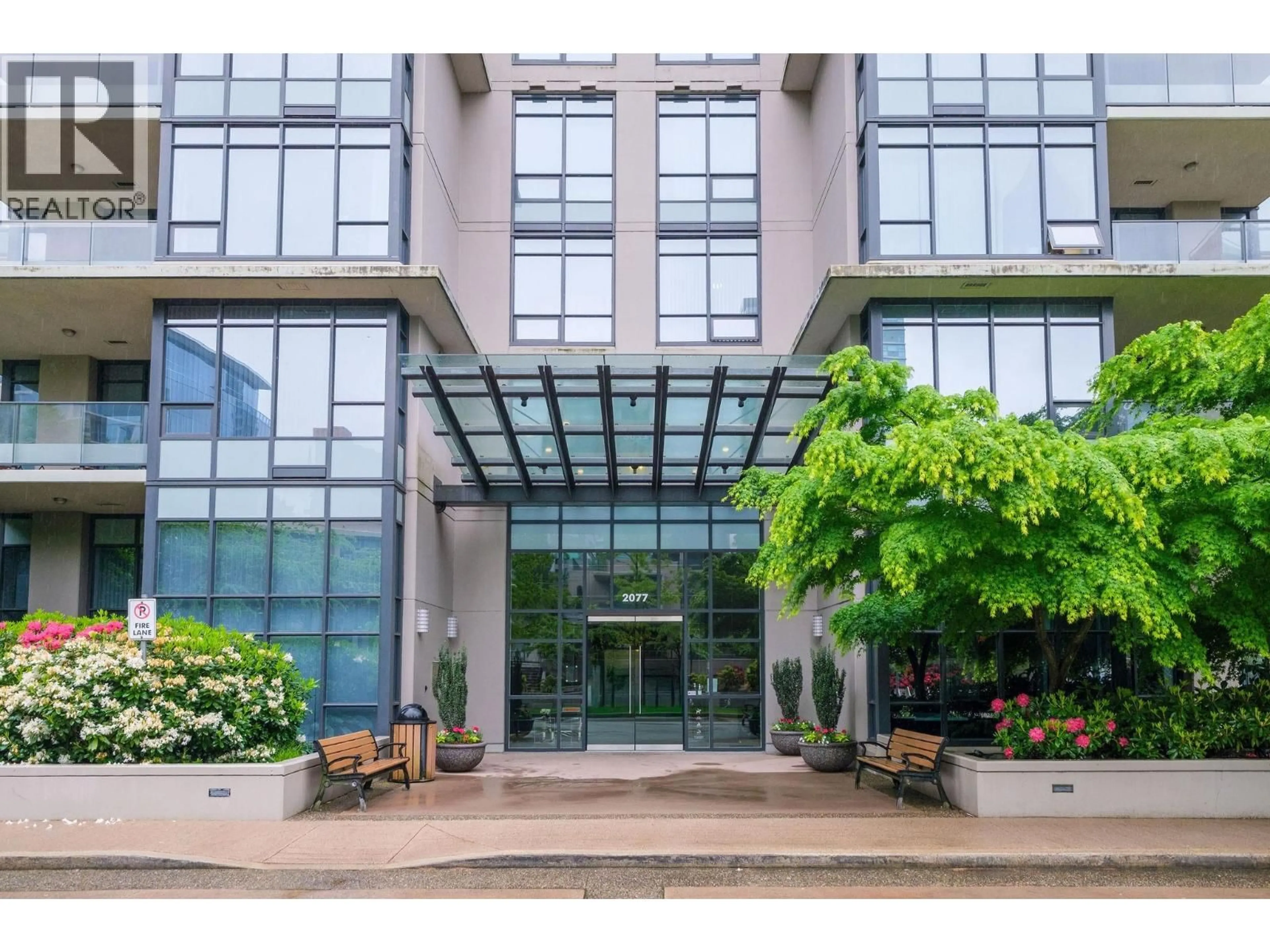 Indoor foyer for 207 - 2077 ROSSER AVENUE, Burnaby British Columbia V5C0G6