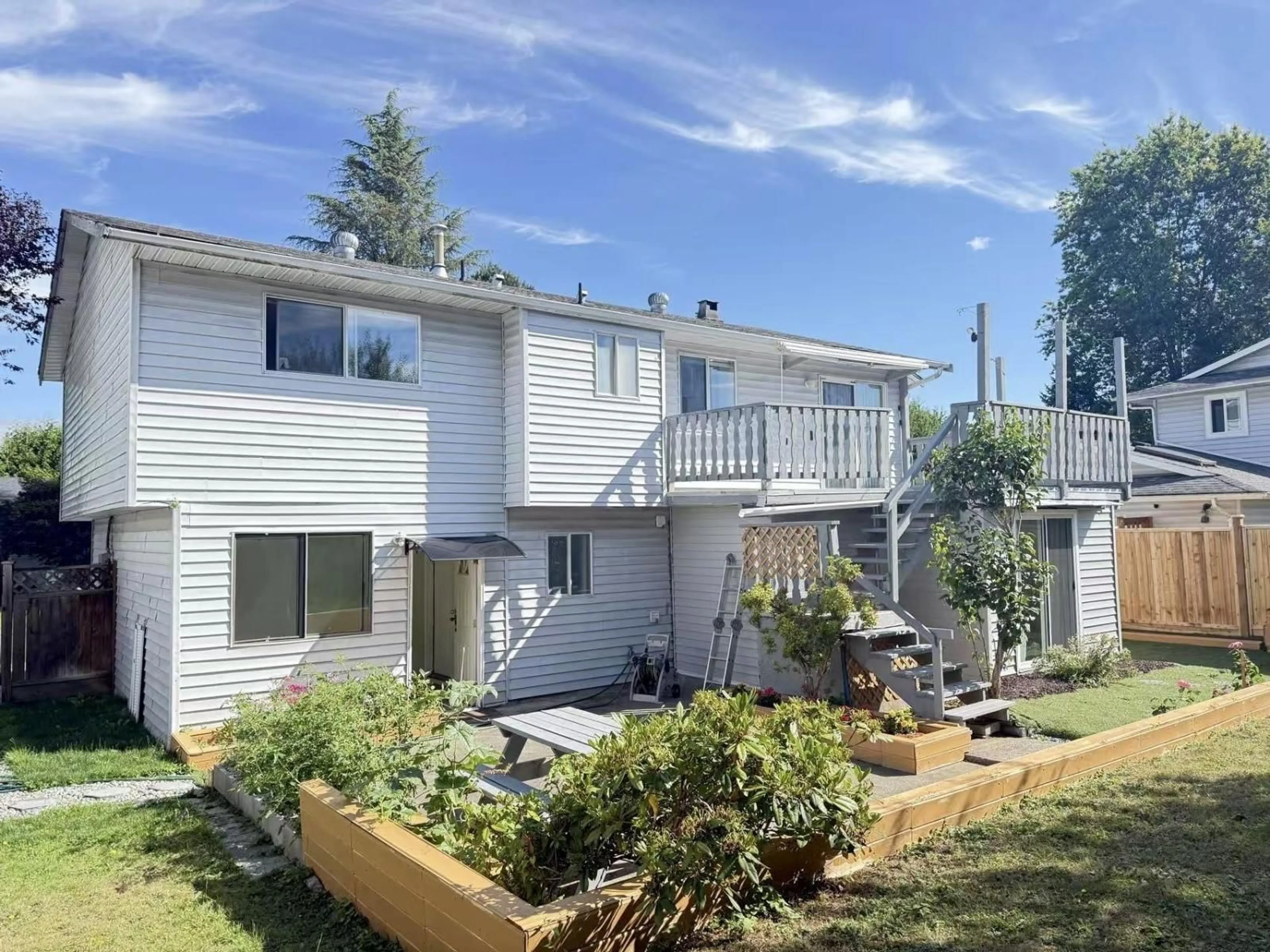 A pic from outside/outdoor area/front of a property/back of a property/a pic from drone, mountain view for 21218 93, Langley British Columbia V1M1K3