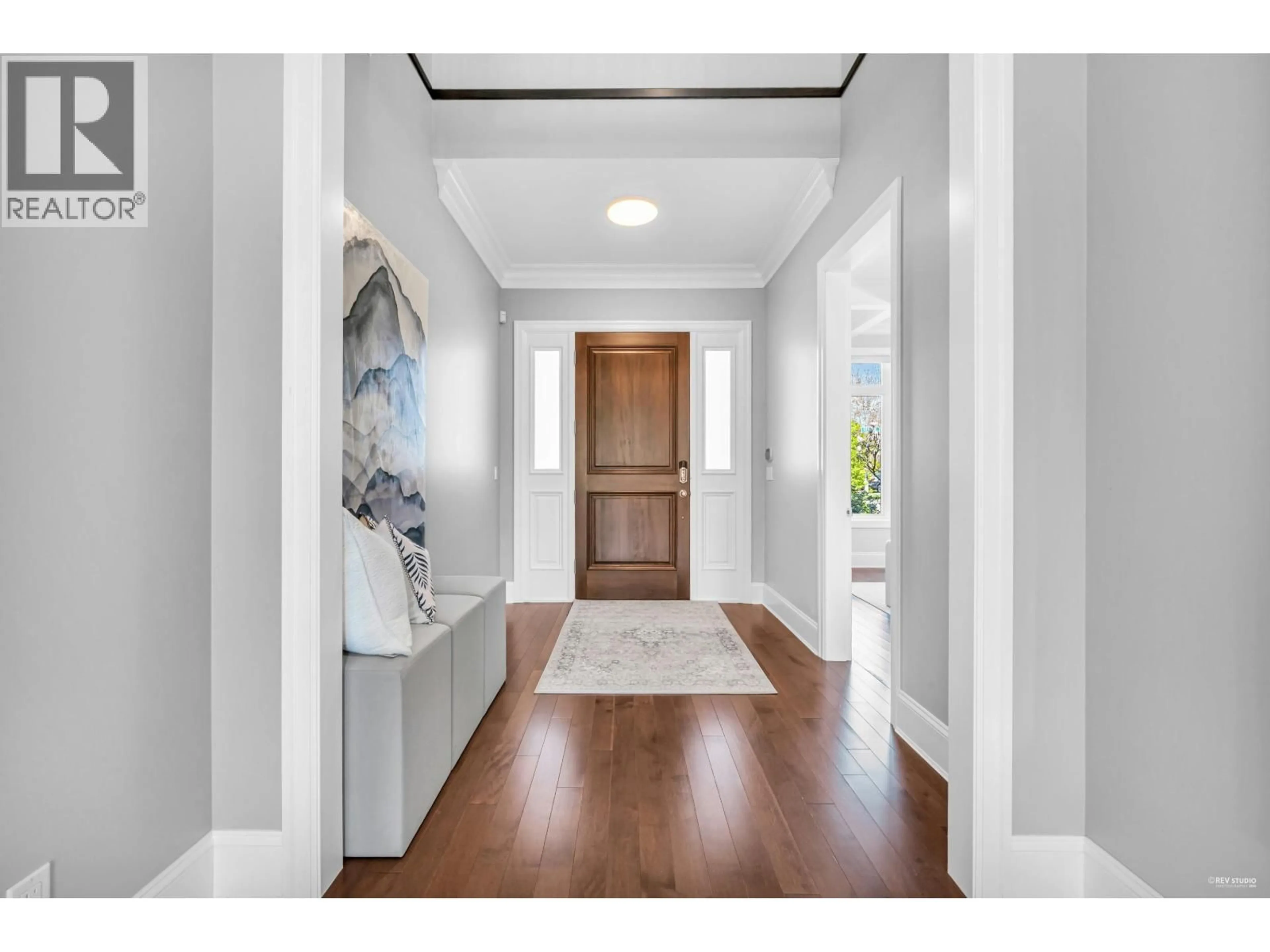 Indoor entryway for 3460 SEMLIN DRIVE, Richmond British Columbia V7C5W8